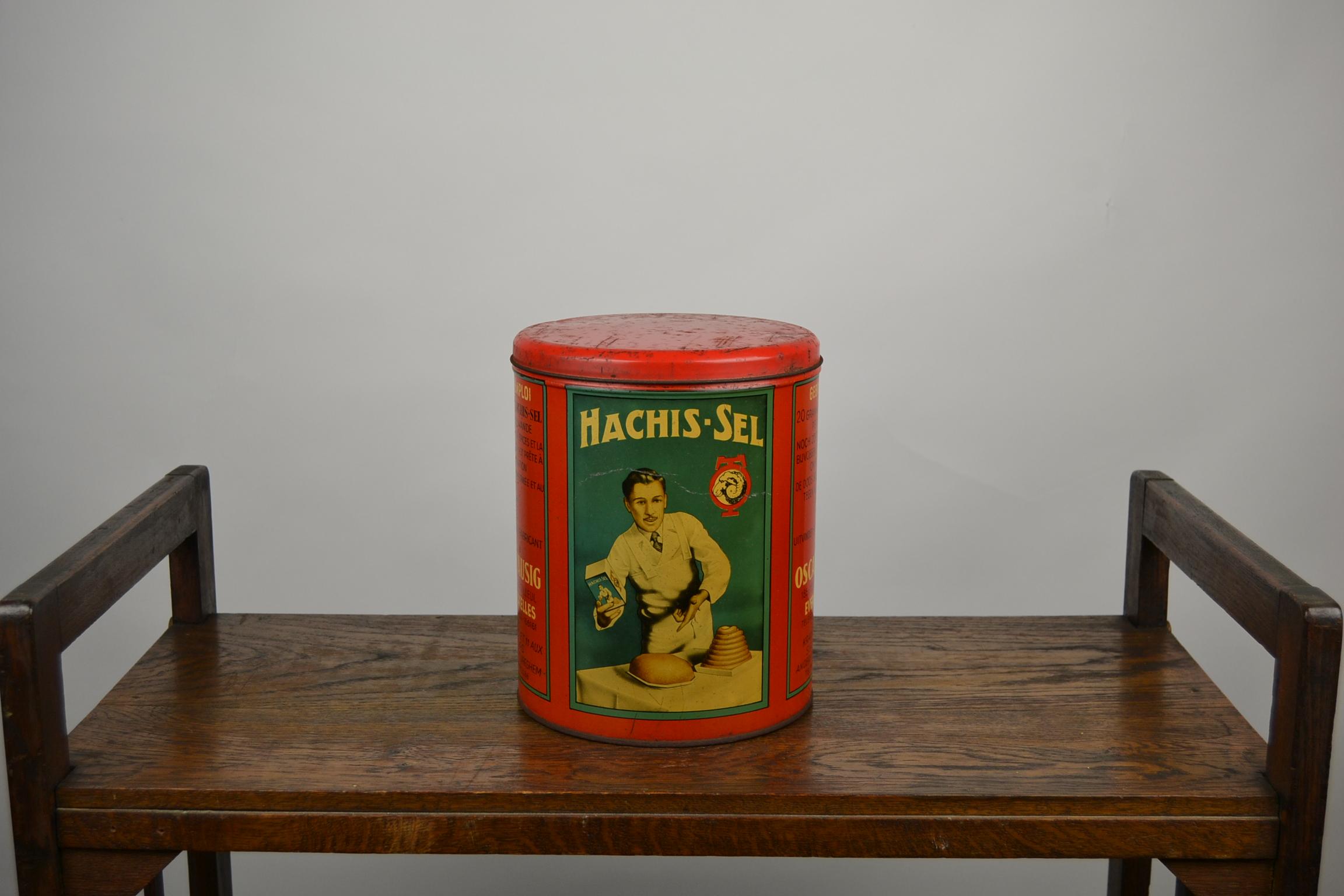 1950s Belgian Tin Box, Decorative Box. 
This Vintage Tin was made for Hachis Sel, the brand of professional spices made by the house Tausig since 1937. 
They were only distributed to abbatoirs and butcher shops. 
Great decorative box for the