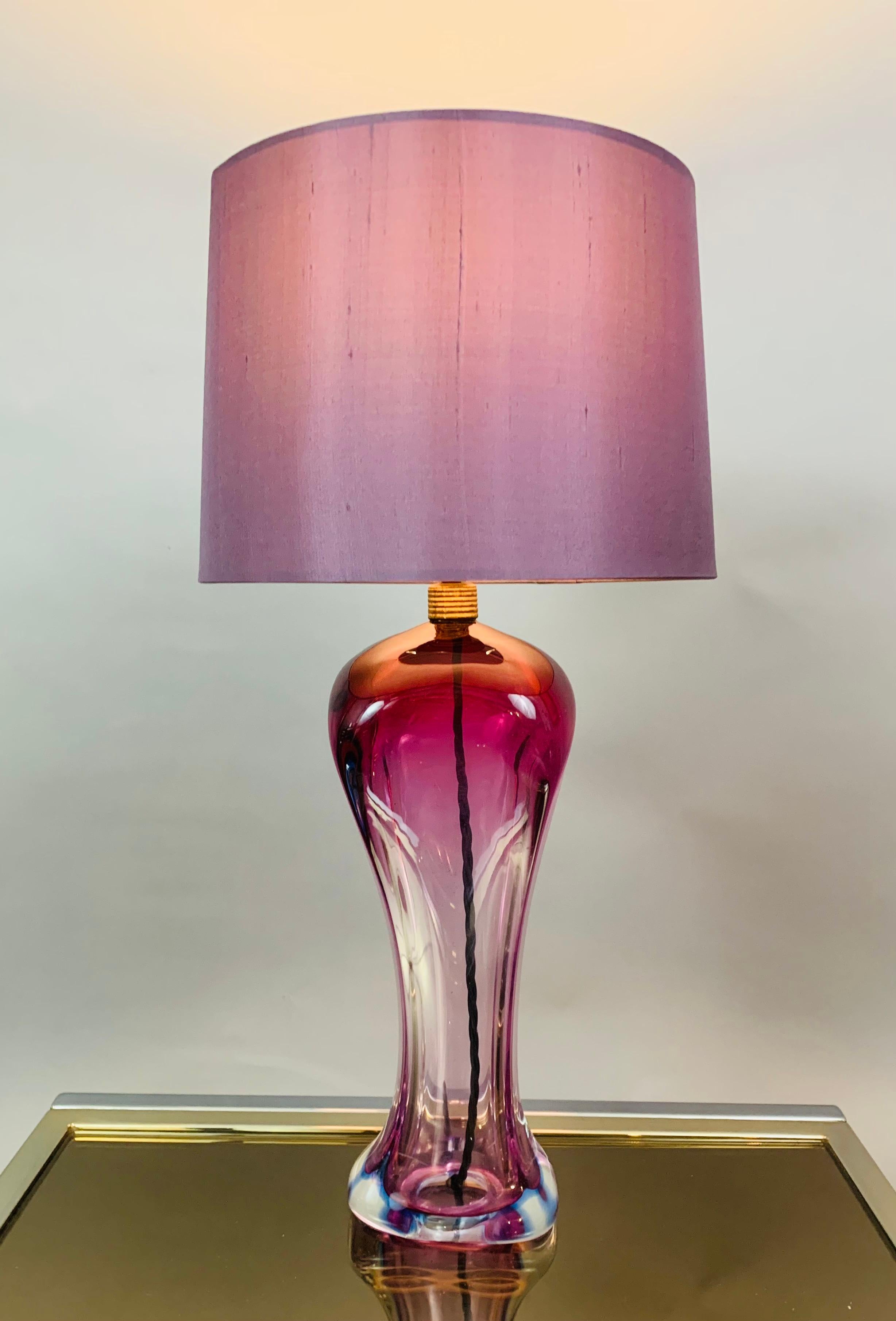 Mid-Century Modern 1950s Belgium Purple, Violet & Clear Hourglass Shaped Table Lamp Brass Fitting