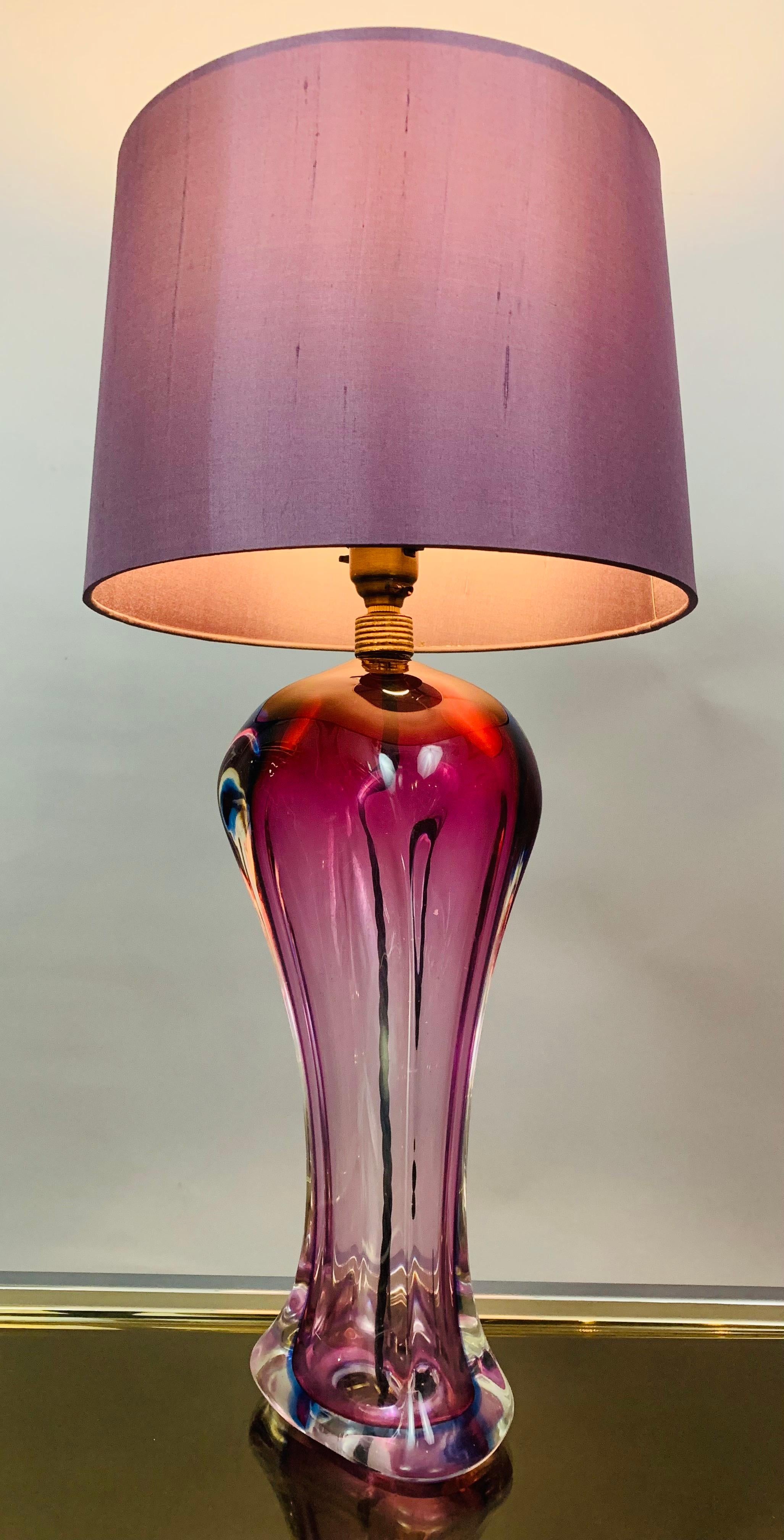 1950s Belgium Purple, Violet & Clear Hourglass Shaped Table Lamp Brass Fitting In Good Condition In London, GB