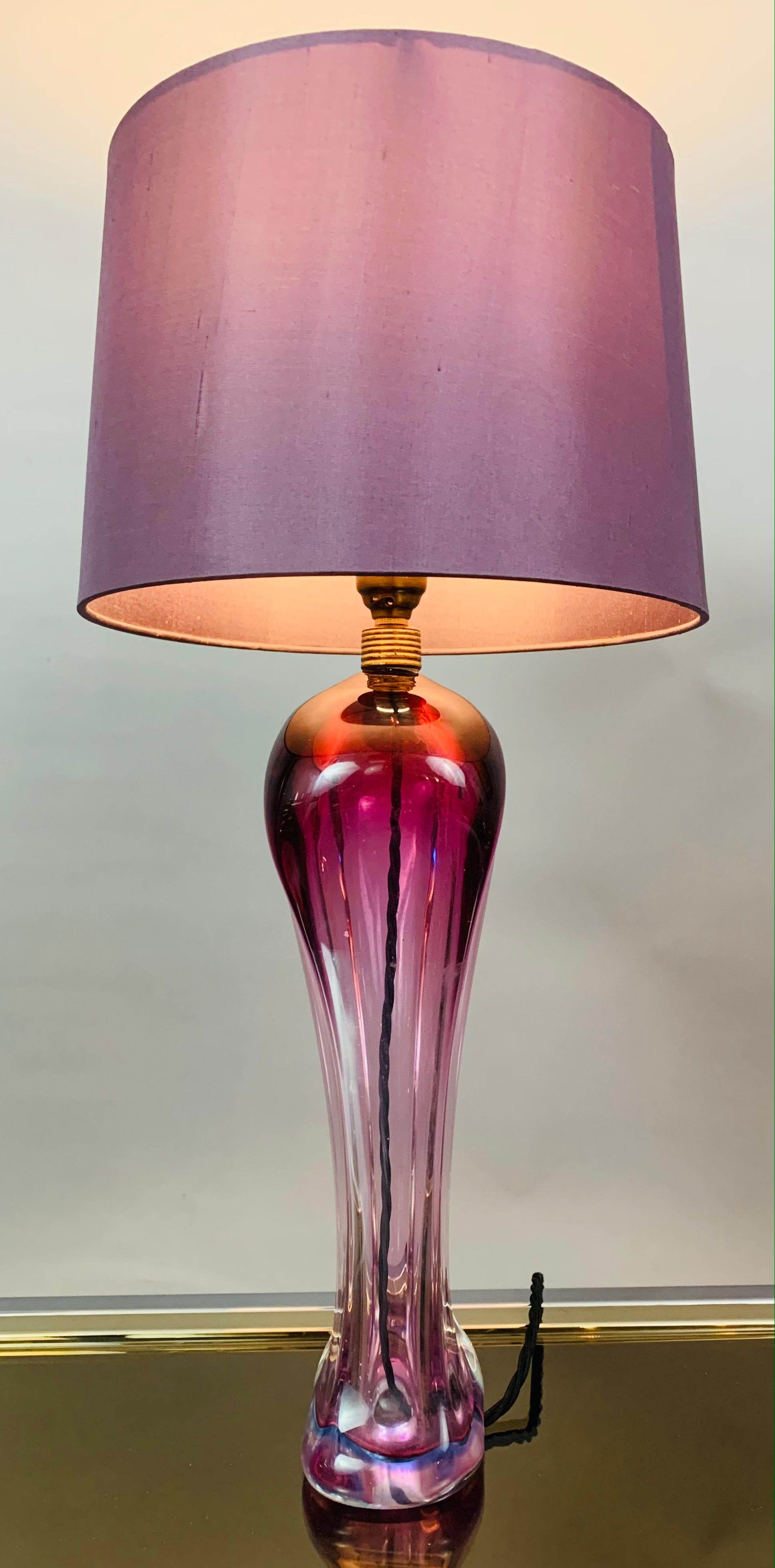 20th Century 1950s Belgium Purple, Violet & Clear Hourglass Shaped Table Lamp Brass Fitting