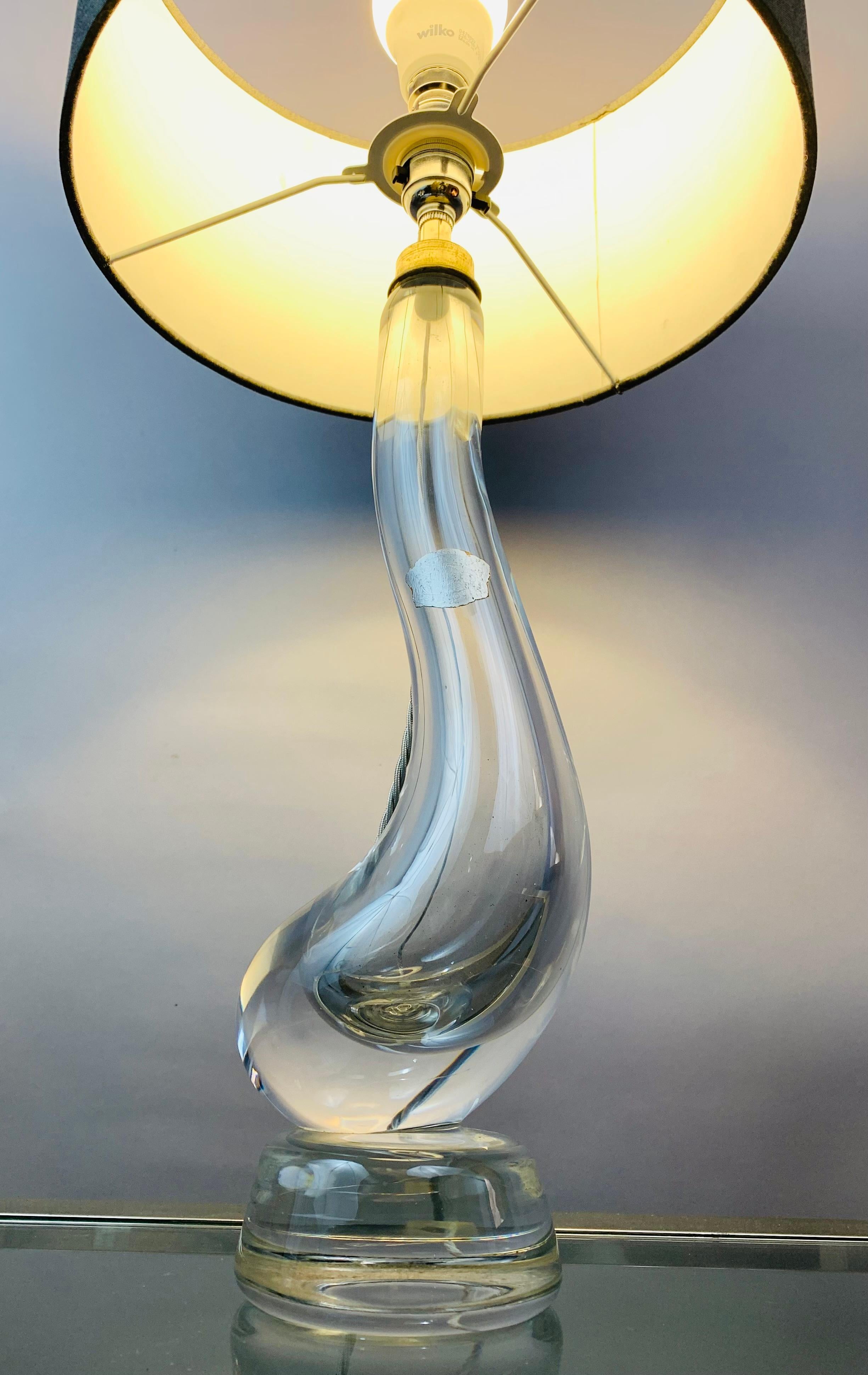 Lampe de bureau « Swan » en verre soufflé à la main en cristal transparent du Val Saint Lambert, Belgique, années 1950 en vente 8