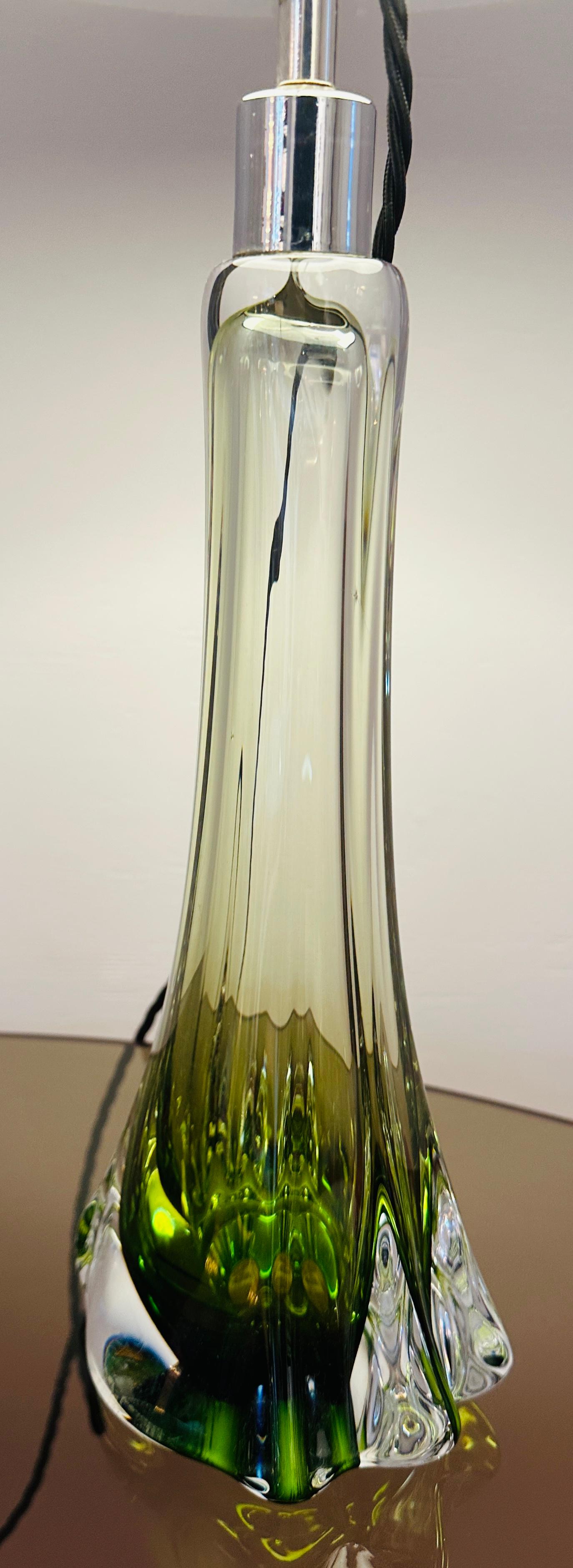 1950s Belgique Val Saint Lambert Lampe de table en verre vert & Greene Greene signée en vente 13