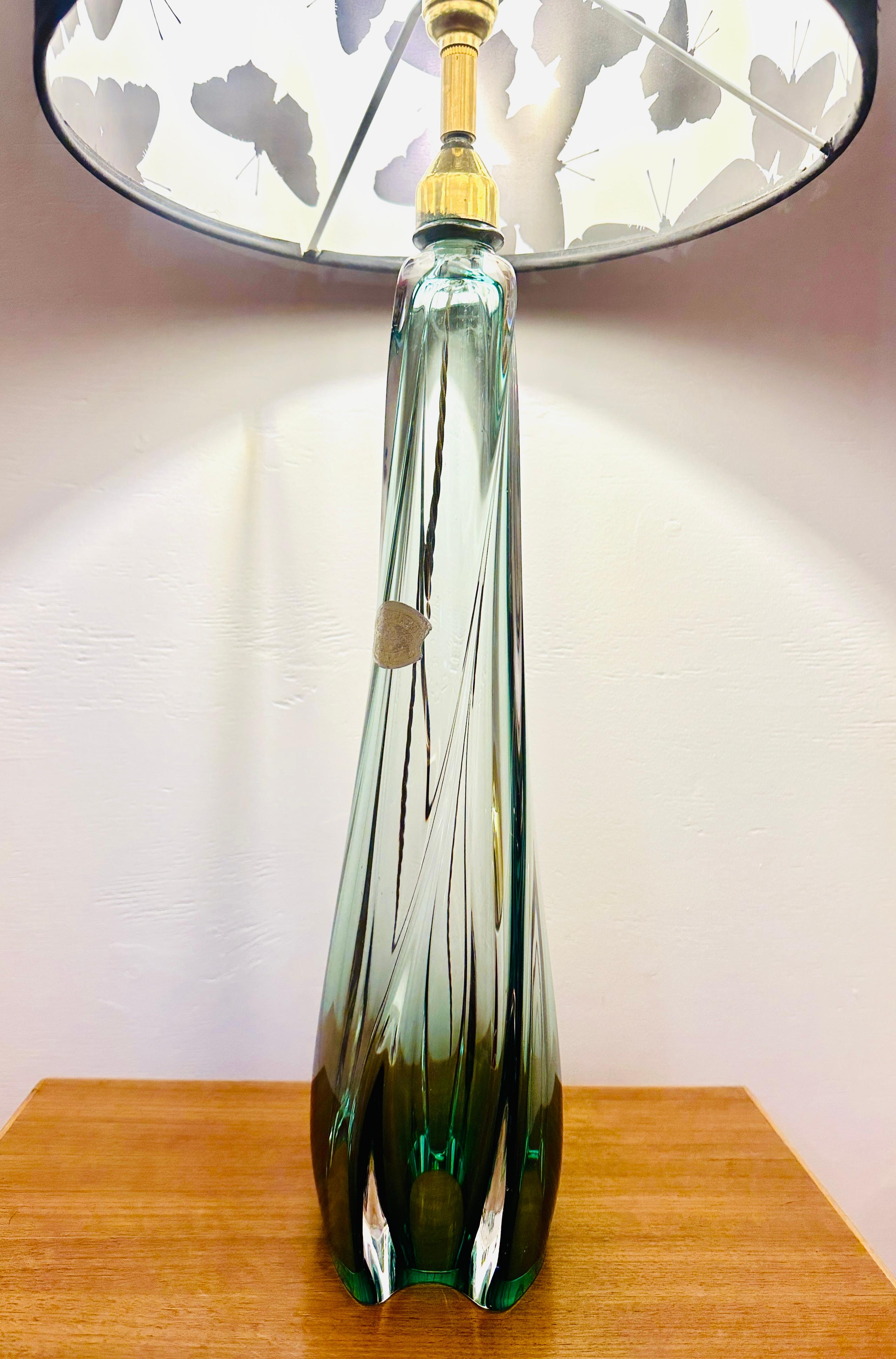 Tischlampe aus grünem und klarem Kristallglas, Belgien, Val Saint Lambert, 1950er Jahre (Belgisch) im Angebot