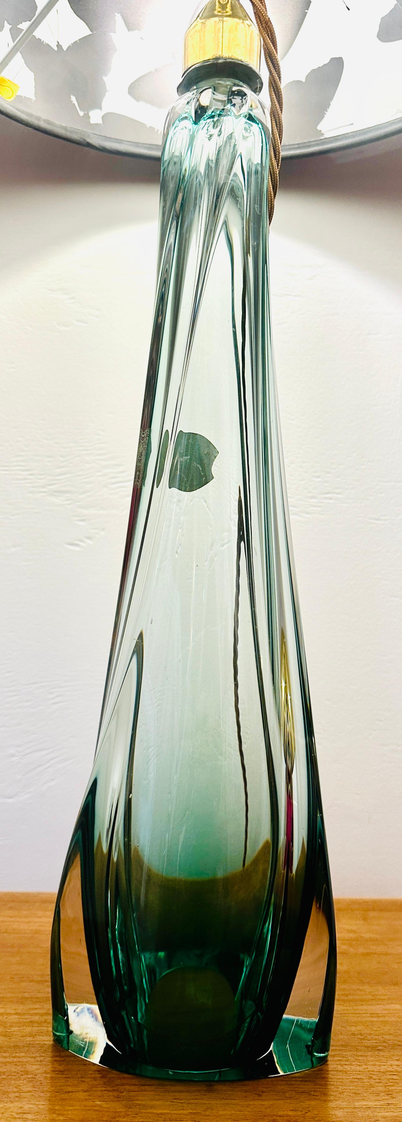 Tischlampe aus grünem und klarem Kristallglas, Belgien, Val Saint Lambert, 1950er Jahre (20. Jahrhundert) im Angebot