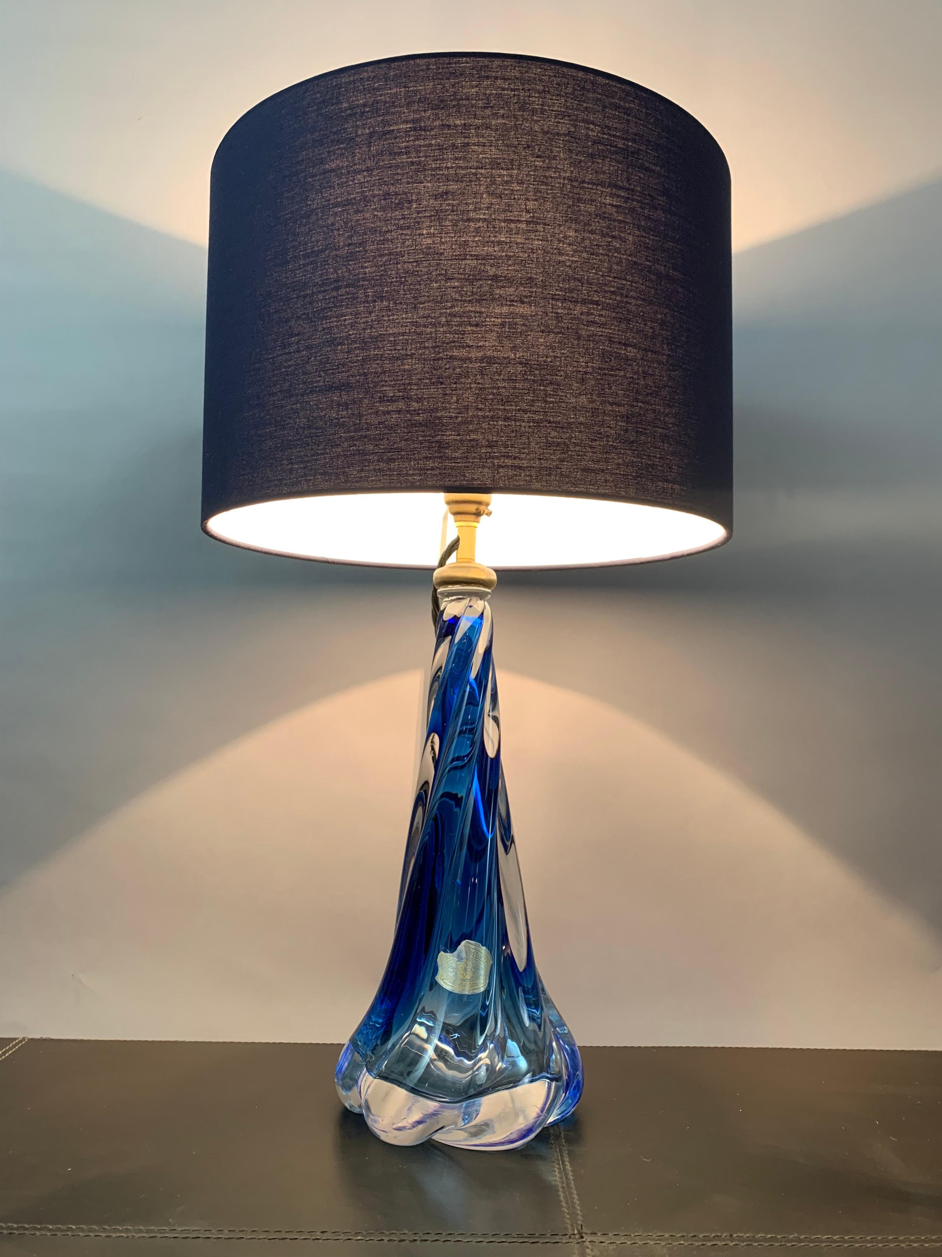 1950s Belgium Val Saint Lambert blue and clear crystal glass twisted lamp base. The lamp base fades from a deep blue at the top to become clearer towards the base. The lamp base has a beautiful flowing swirled design making it a perfect addition