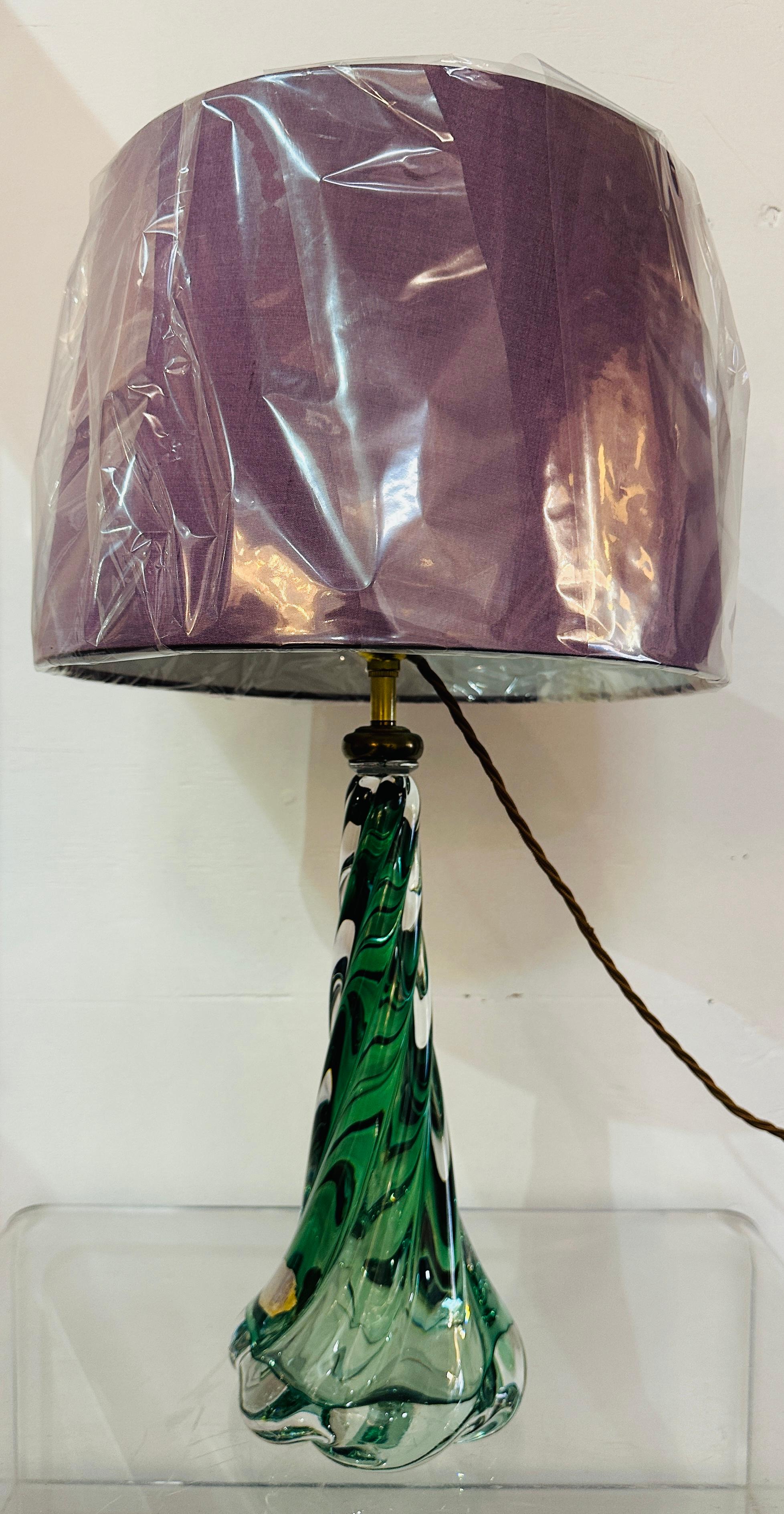 Lampada con base in cristallo ritorto verde scuro e trasparente di Val St Lambert del 1950 in Belgio in vendita 10