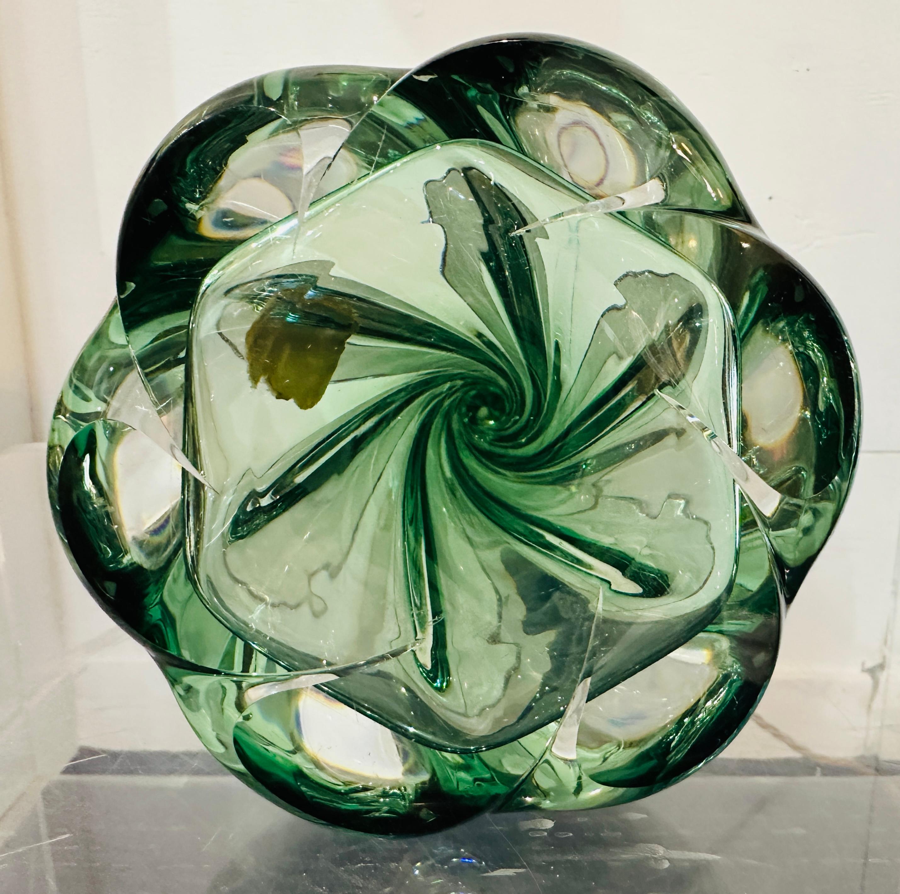 Lampada con base in cristallo ritorto verde scuro e trasparente di Val St Lambert del 1950 in Belgio in vendita 11