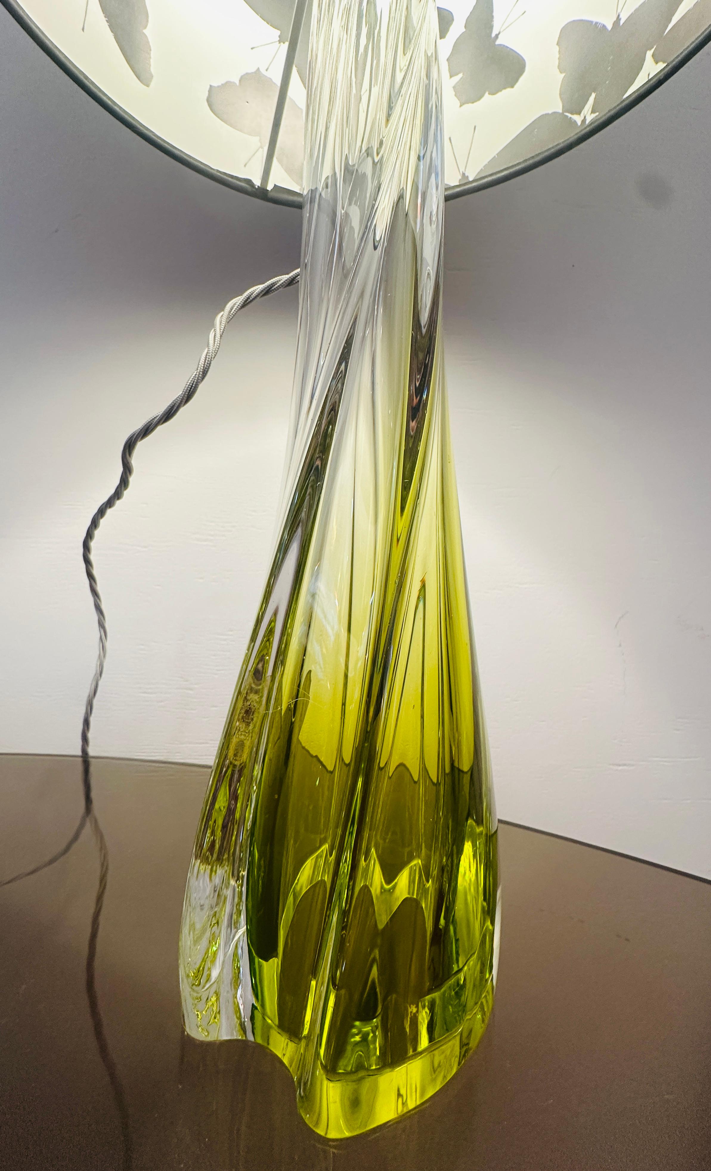 1950s Belgique Val St Lambert Lampe de table en verre cristal clair et vert tilleul en vente 2
