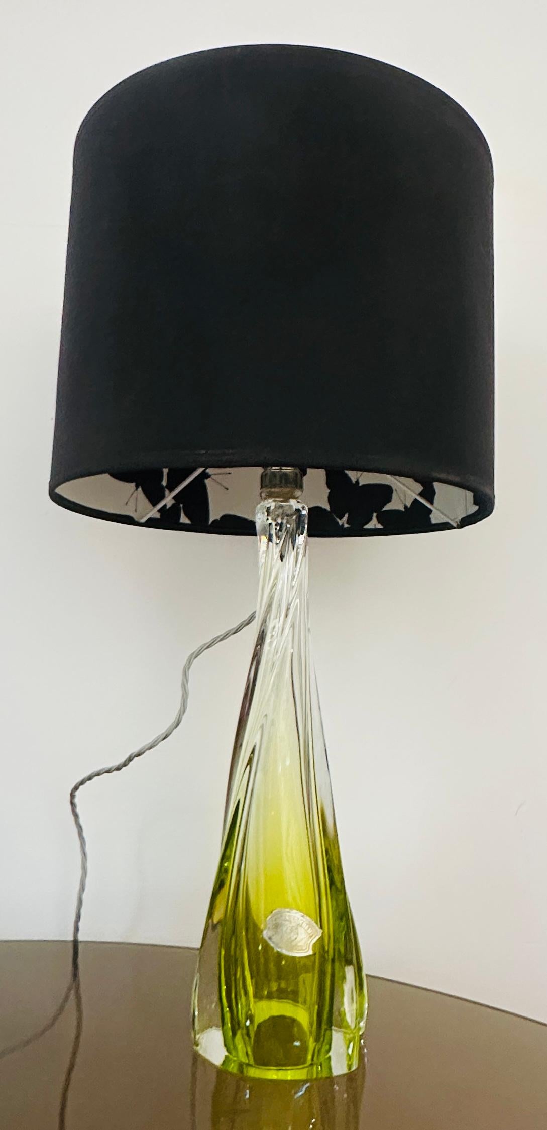 1950s Belgique Val St Lambert Lampe de table en verre cristal clair et vert tilleul en vente 3