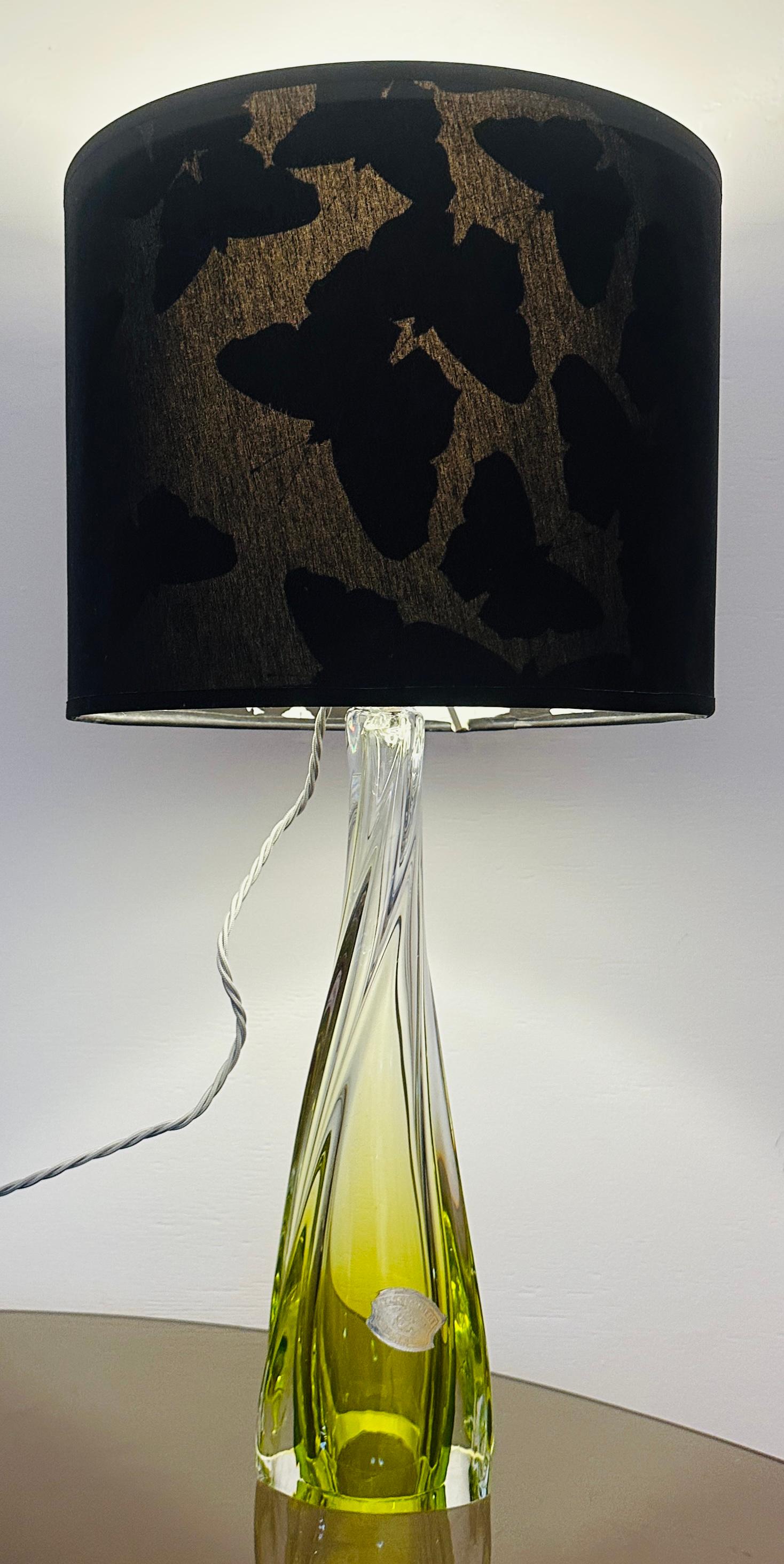 Mid-Century Modern 1950s Belgique Val St Lambert Lampe de table en verre cristal clair et vert tilleul en vente