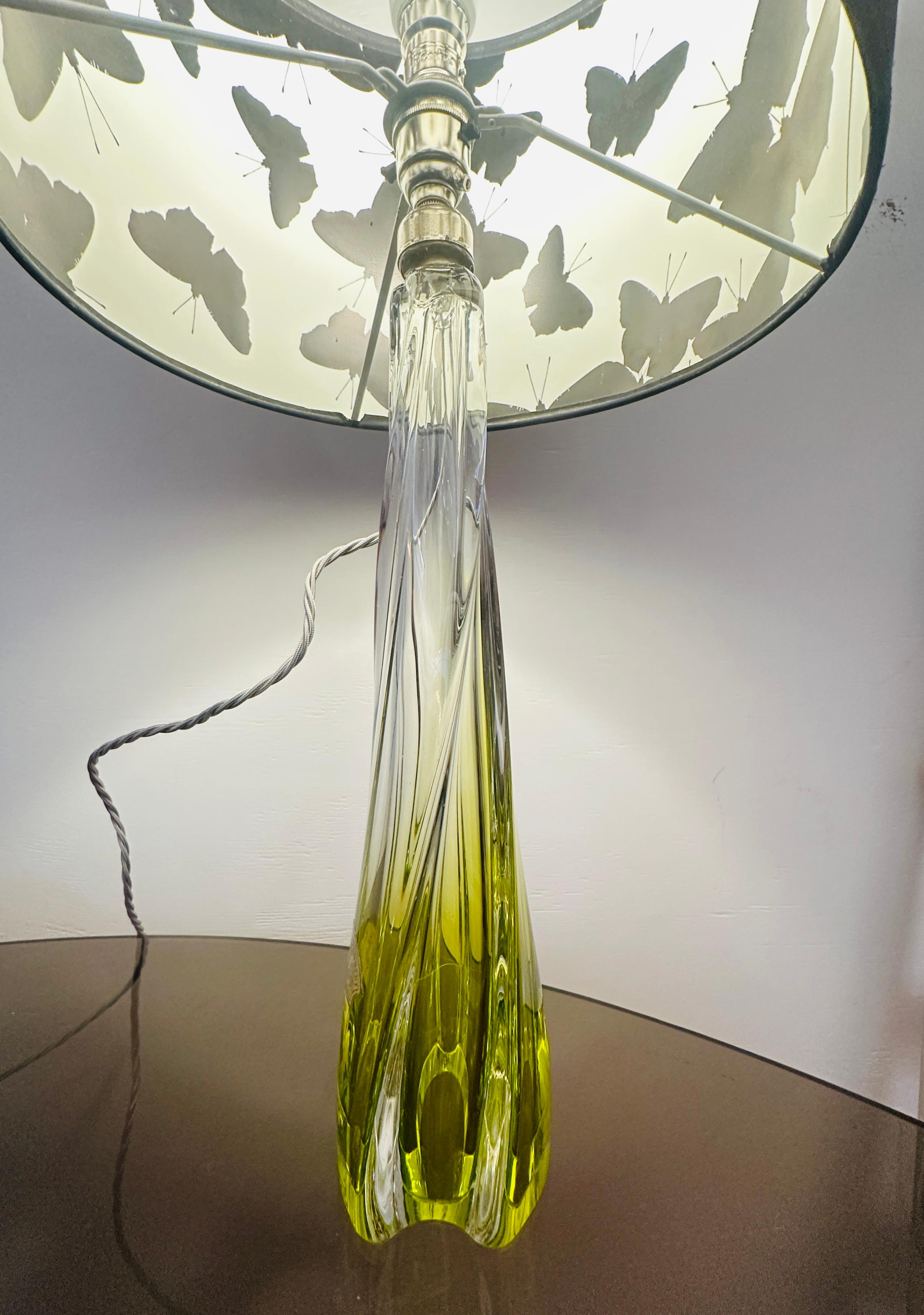 Cristal 1950s Belgique Val St Lambert Lampe de table en verre cristal clair et vert tilleul en vente