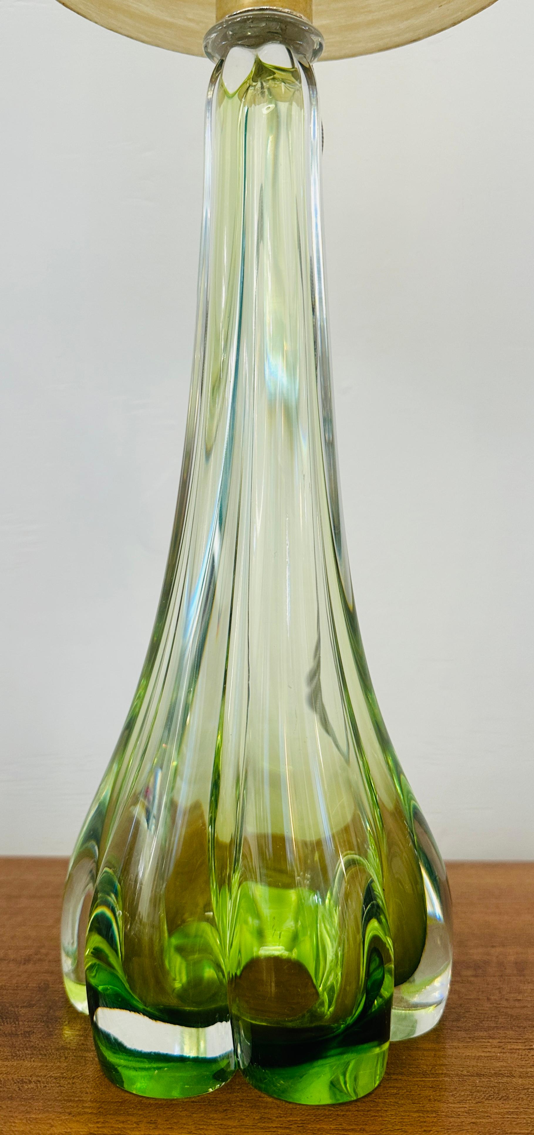 1950s Belgium Val St Lambert Lime Green Indented Crystal Glass Table Lamp Base en vente 3