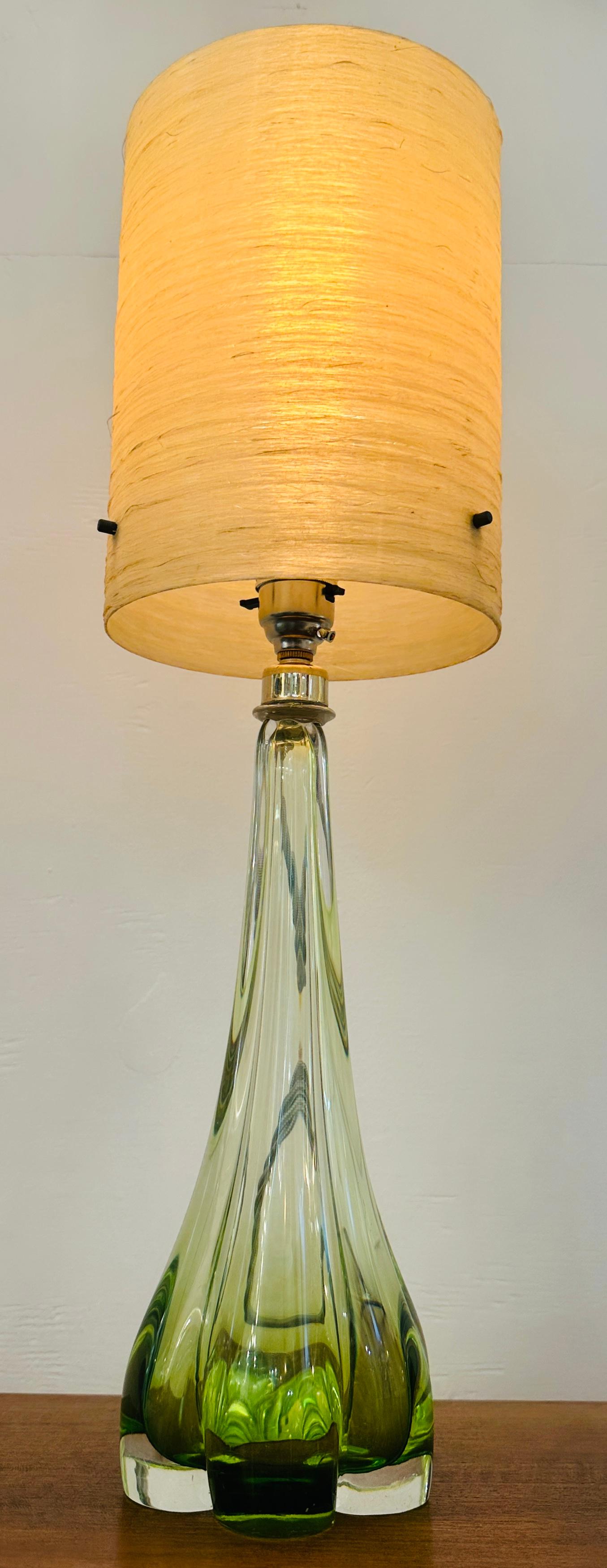 Mid-Century Modern 1950s Belgium Val St Lambert Lime Green Indented Crystal Glass Table Lamp Base en vente
