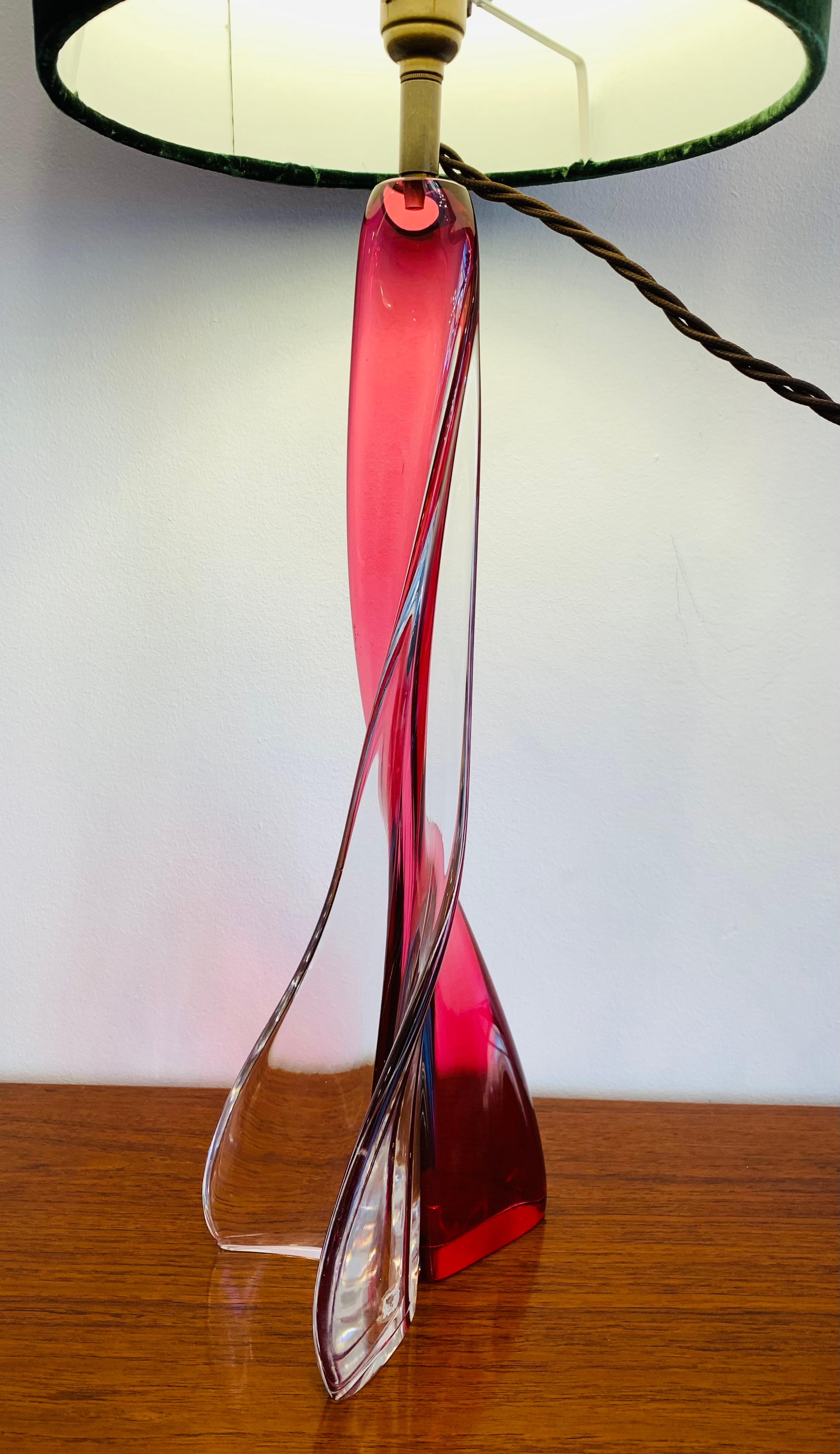 20th Century 1950s Belgium Val St Lambert Pink & Clear Glass Twisted Tripod Table Lamp