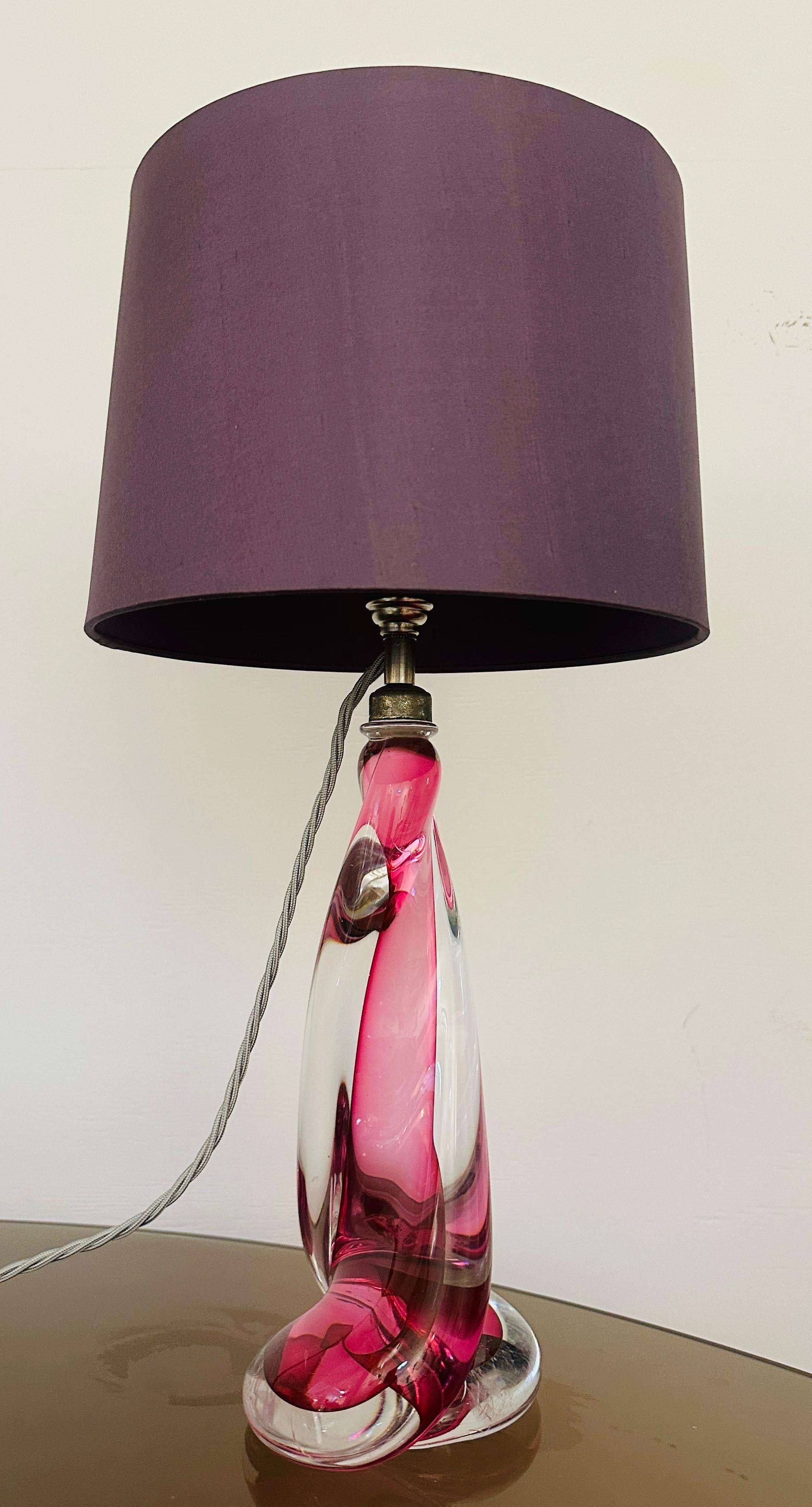 Lampada con base in cristallo ritorto rosa e trasparente di Val St Lambert del 1950 in Belgio in vendita 8