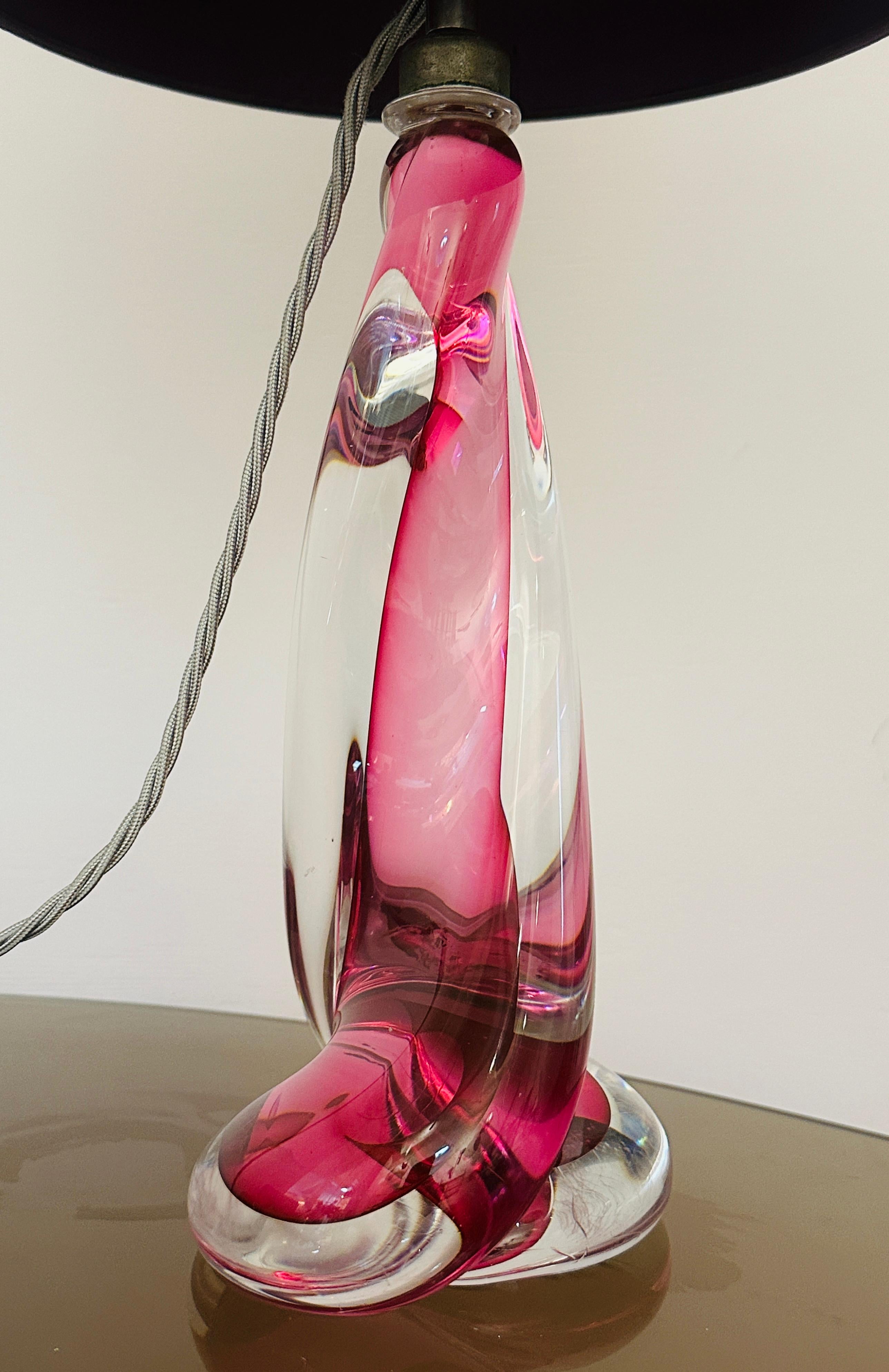 Lampada con base in cristallo ritorto rosa e trasparente di Val St Lambert del 1950 in Belgio in vendita 9