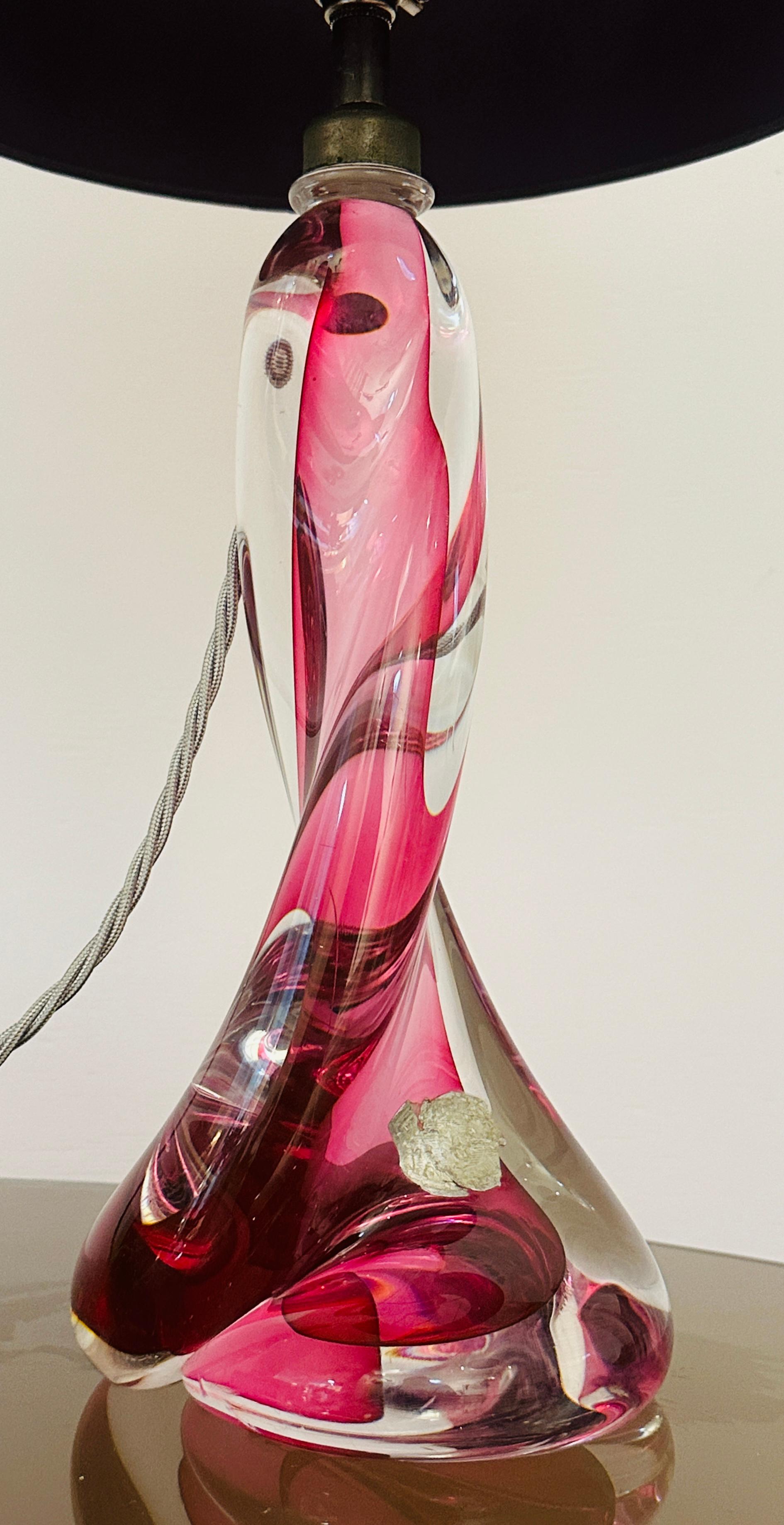 Lampada con base in cristallo ritorto rosa e trasparente di Val St Lambert del 1950 in Belgio in vendita 10