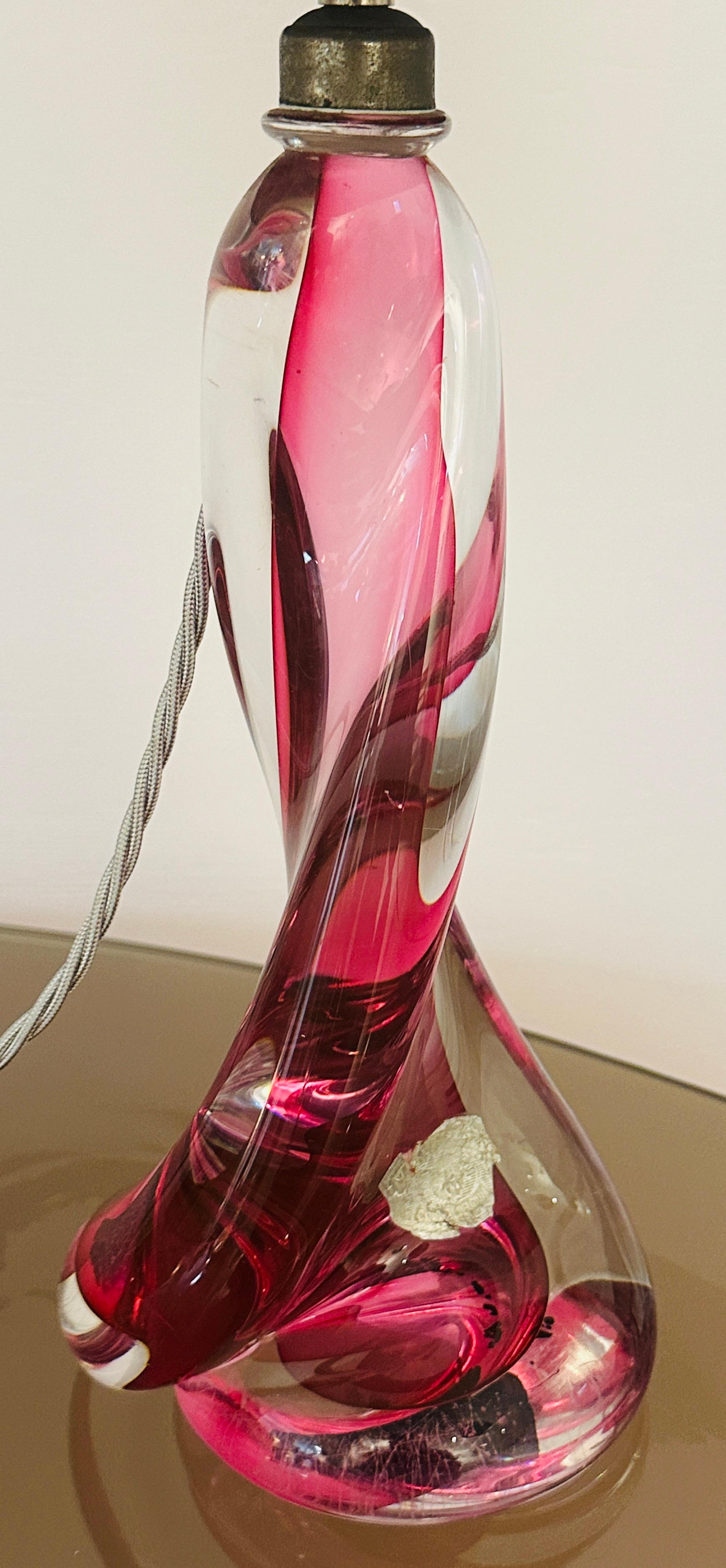 Lampada con base in cristallo ritorto rosa e trasparente di Val St Lambert del 1950 in Belgio in vendita 11