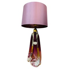 Lampe de bureau belge des années 1950 Val St Lambert en verre de cristal violet et transparent et laiton