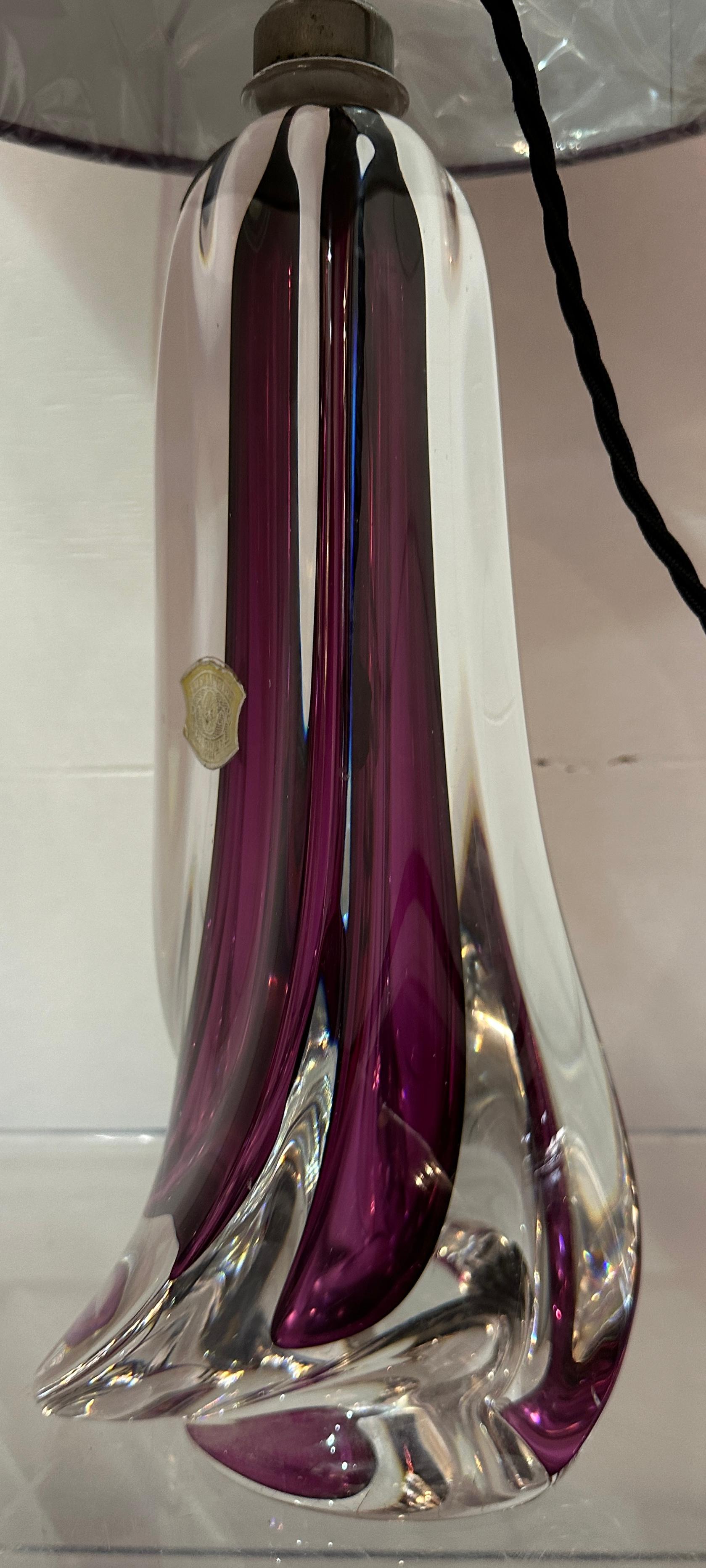 Lampada da tavolo geometrica in vetro trasparente e viola di Val St Lambert del 1950 in Belgio in vendita 10