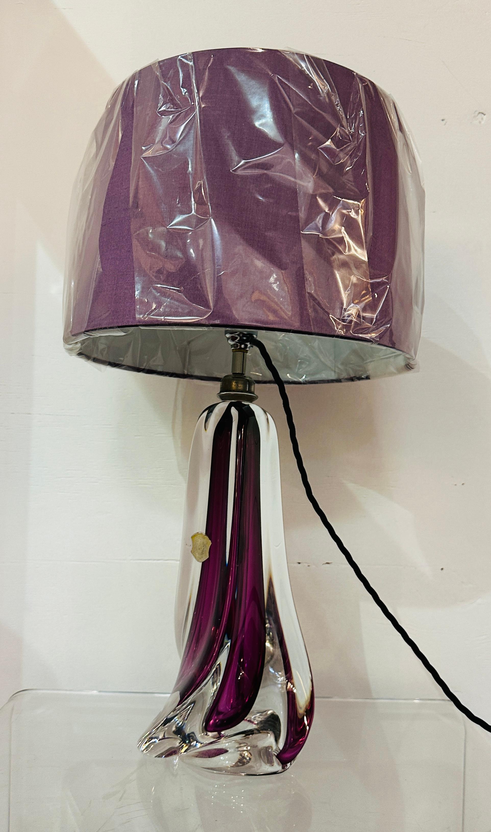 Lampada da tavolo geometrica in vetro trasparente e viola di Val St Lambert del 1950 in Belgio in vendita 12
