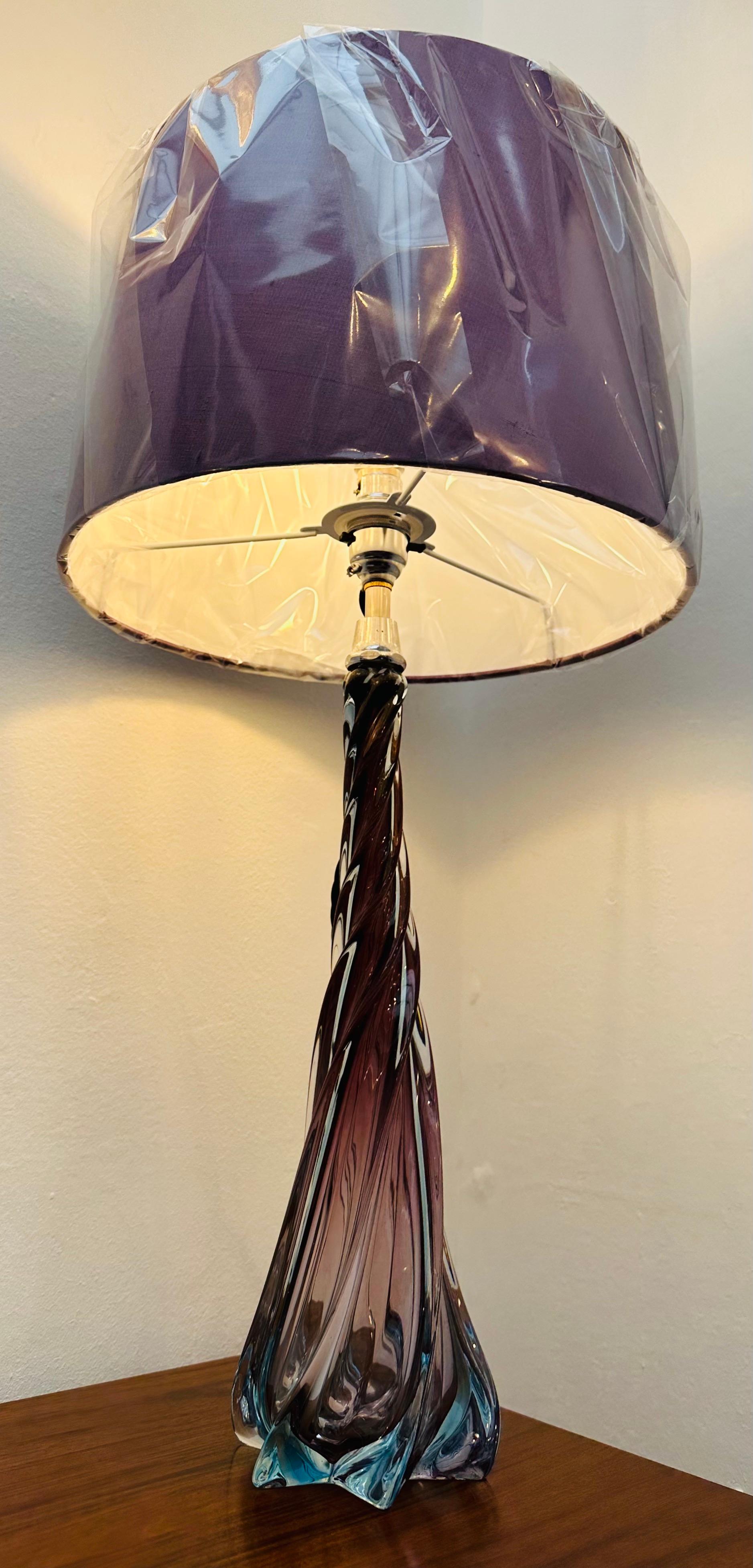 Mid-Century Modern 1950s Belgium Val St Lambert Style Purple Blue & Clear Glass Swirled Table Lamp For Sale