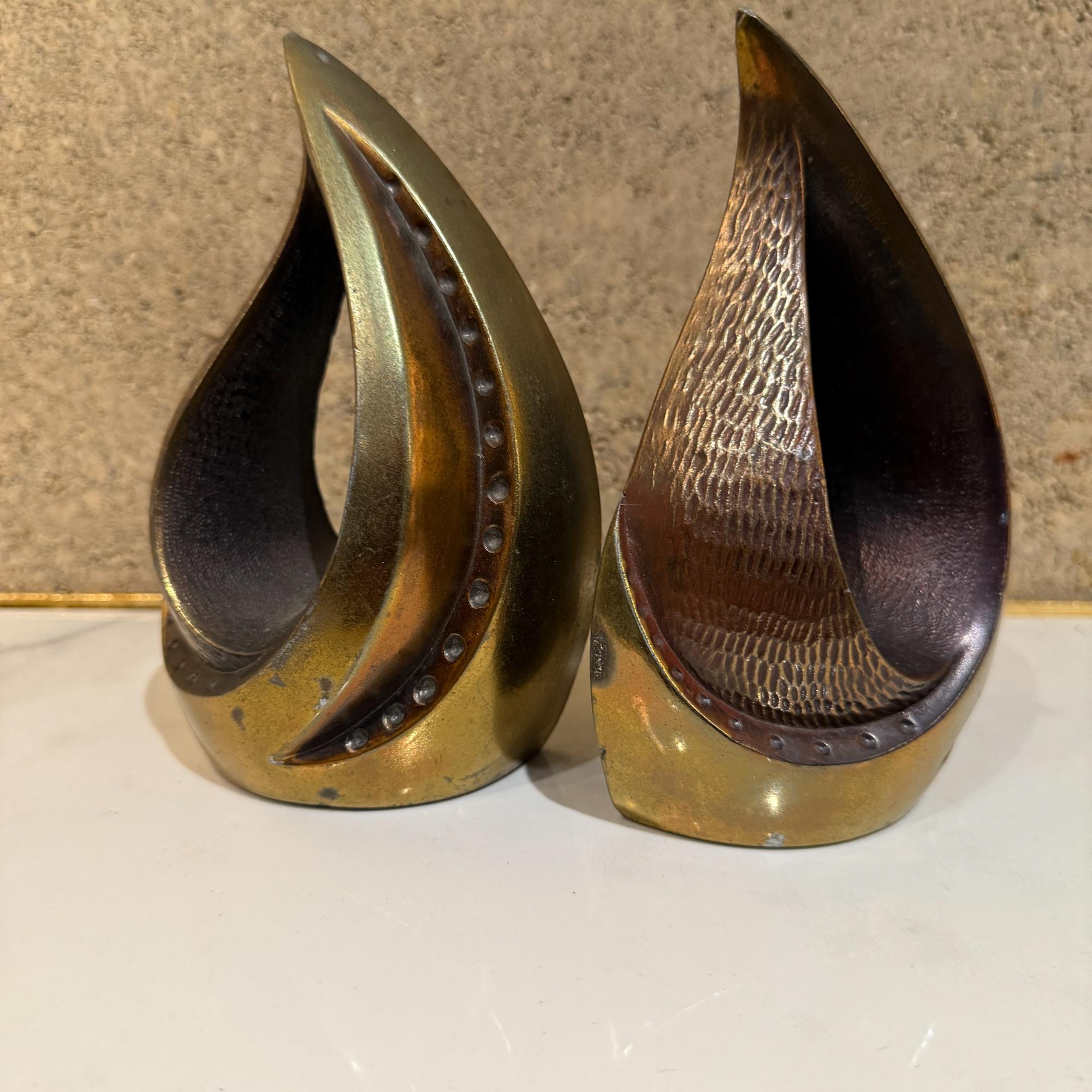 Serre-livres modernes en laiton en forme de flamme en forme de goutte d'eau sculpturale de Ben Seibel, années 1950 en vente 4