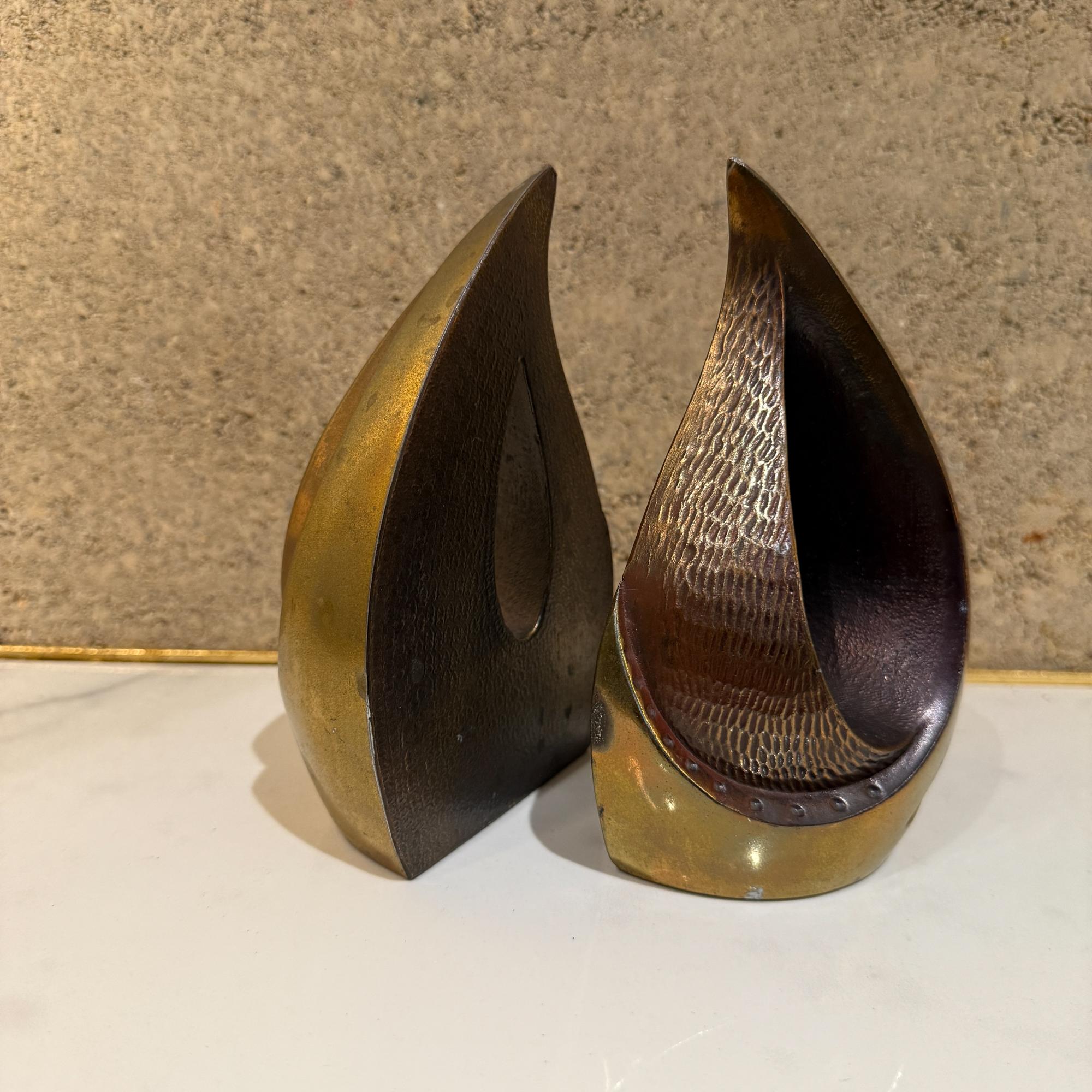 Serre-livres modernes en laiton en forme de flamme en forme de goutte d'eau sculpturale de Ben Seibel, années 1950 en vente 5