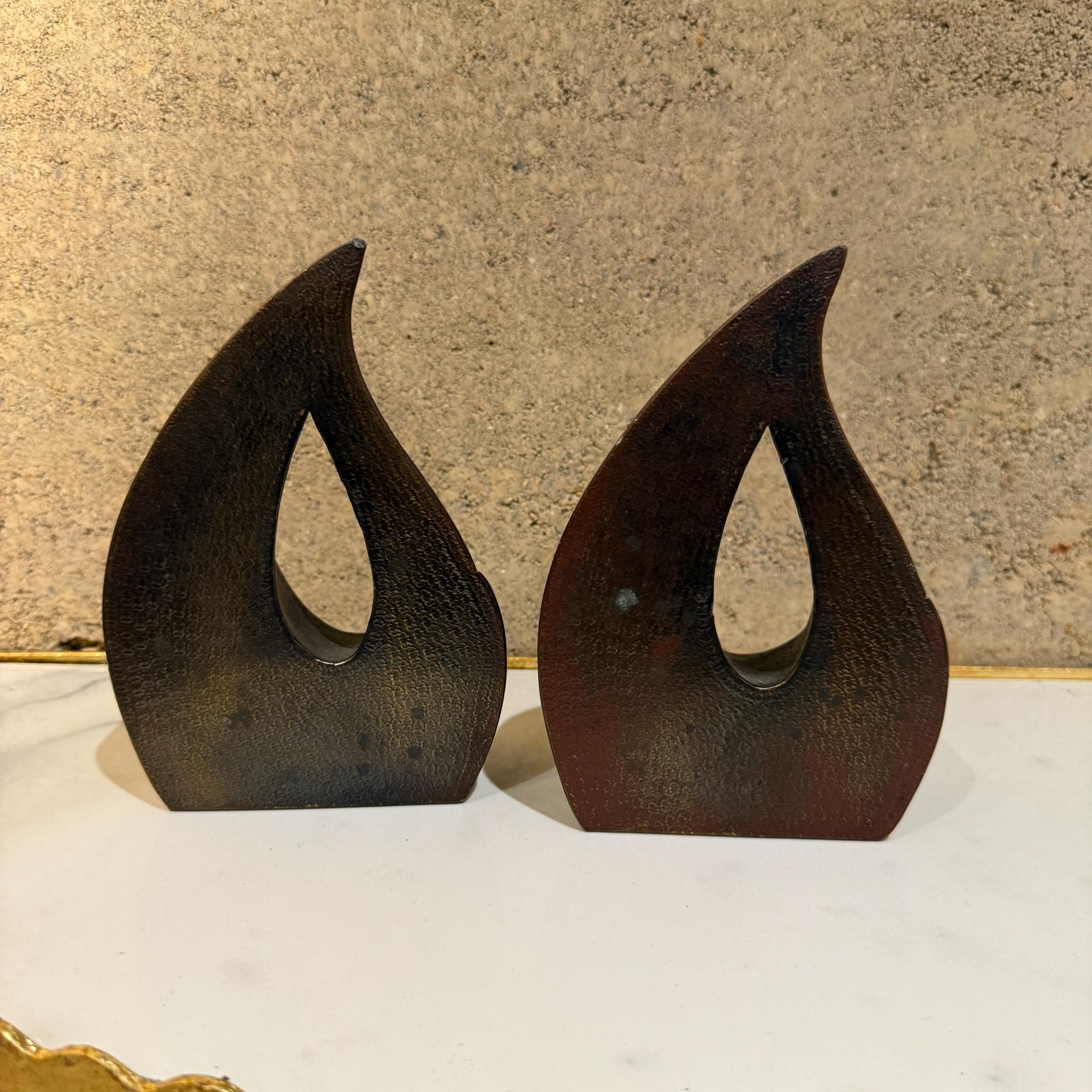 Serre-livres modernes en laiton en forme de flamme en forme de goutte d'eau sculpturale de Ben Seibel, années 1950 en vente 8
