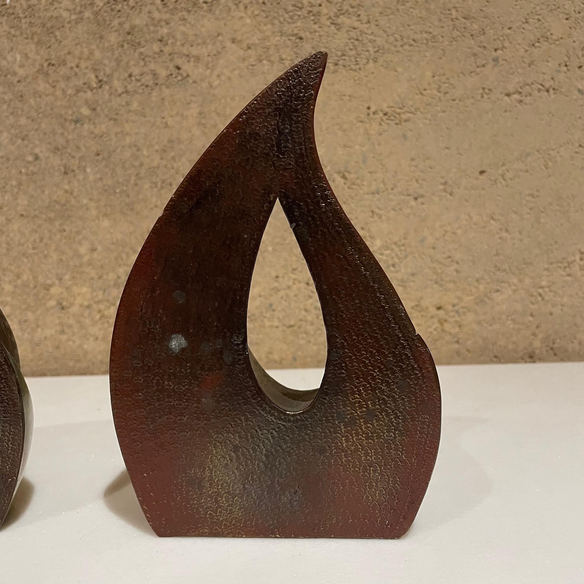 Laiton Serre-livres modernes en laiton en forme de flamme en forme de goutte d'eau sculpturale de Ben Seibel, années 1950