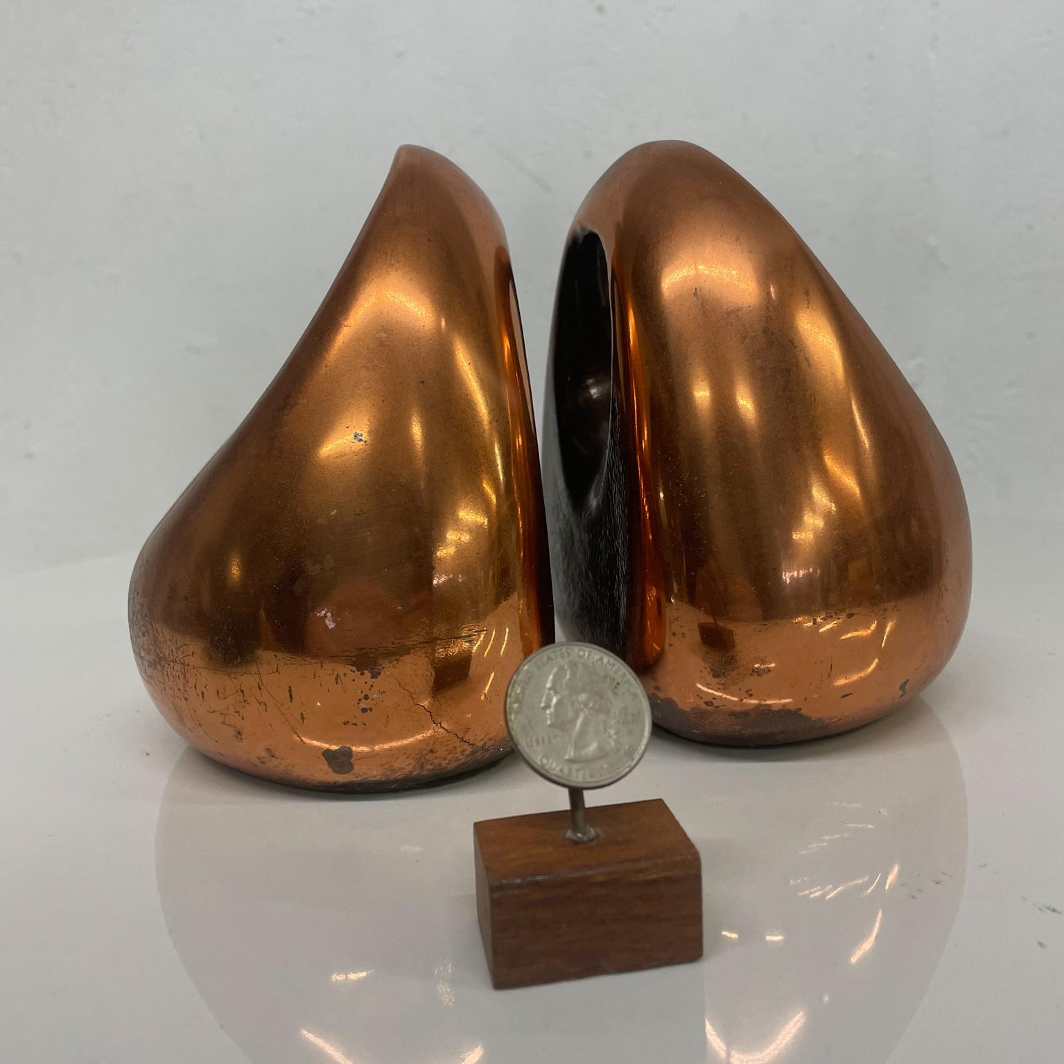 Bookends
1950s Ben Seibel Modern ORB Bookends in copper plate for Jenfred-Ware Raymor.
Maker label is present.
Measures: 5.5 H x 5.38 W x 4 D
Preowned original unrestored vintage condition. Patina is present. Scratches and nicks.
Expect vintage