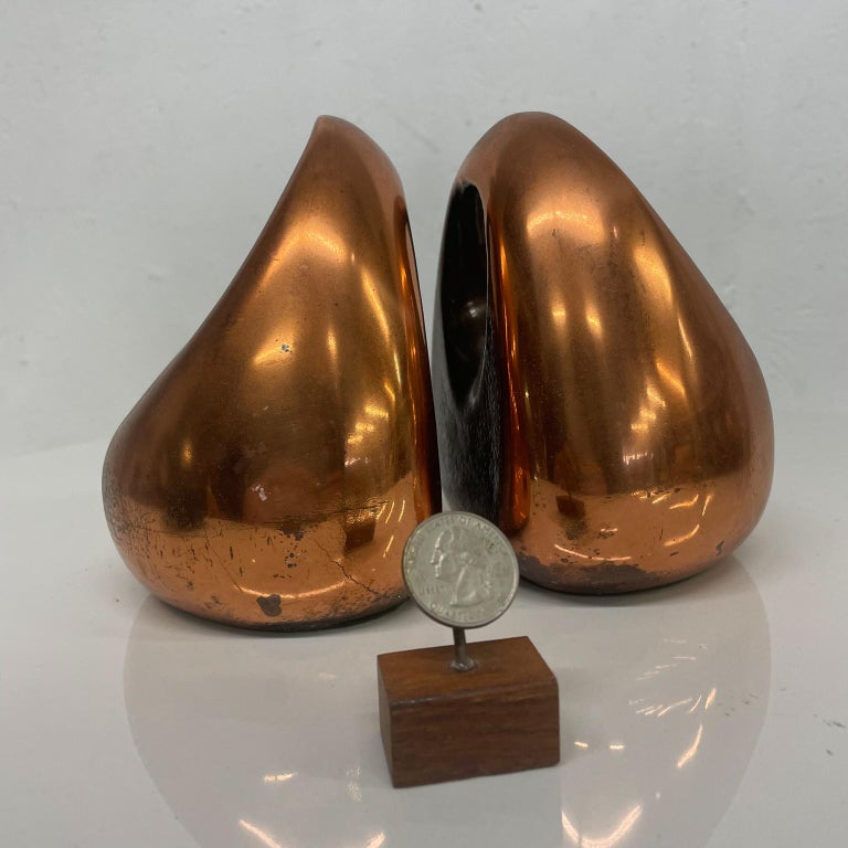 Bookends
1950s Ben Seibel Modern ORB Bookends in copper plate for Jenfred-Ware Raymor.
Maker label is present.
Measures: 5.5 H x 5.38 W x 4 D
Preowned original unrestored vintage condition. Patina is present. Scratches and nicks.
Expect vintage