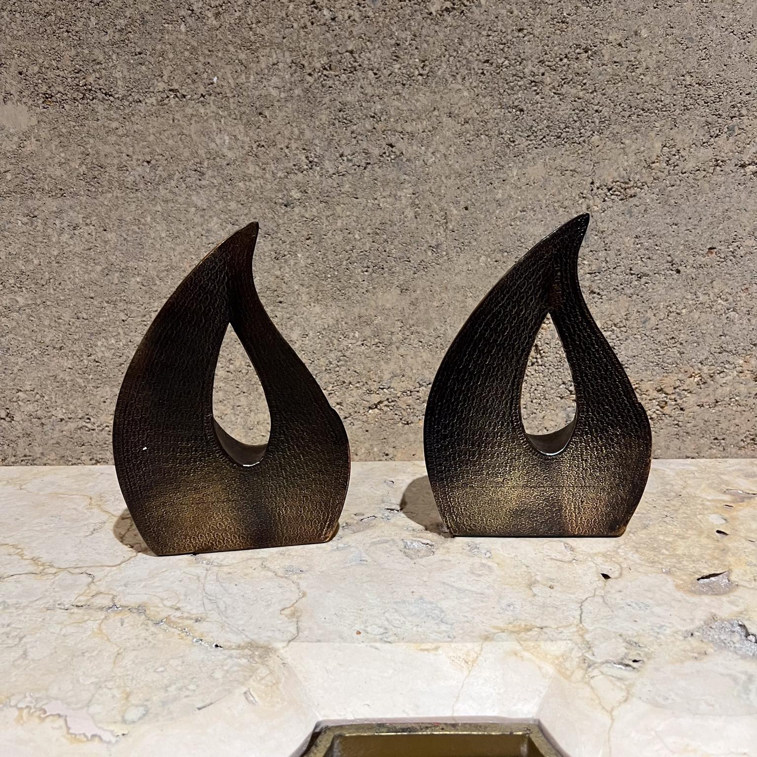 1950s Ben Seibel Teardrop Brass Flame Bookend Pair In Good Condition For Sale In Chula Vista, CA