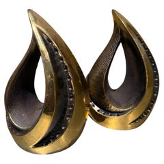 1950er Ben Seibel Teardrop Messing Flamme Buchstütze Paar