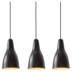 1950er Bent Karlby Pendelleuchte aus schwarz lackiertem Metall und Messing für Lyfa