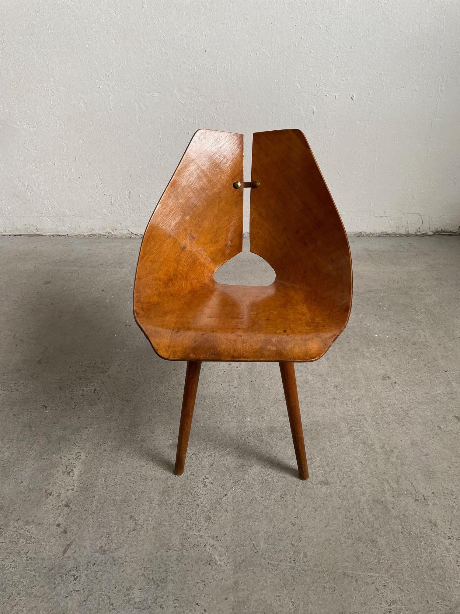 A collectible piece,  very important Chair in US Design History designed by American designer Ray Komai, very rare early production. 

This chair was shown in the US Pavillon on the Milan Triennale in 1951. 

The frame has a stunning sculptural form