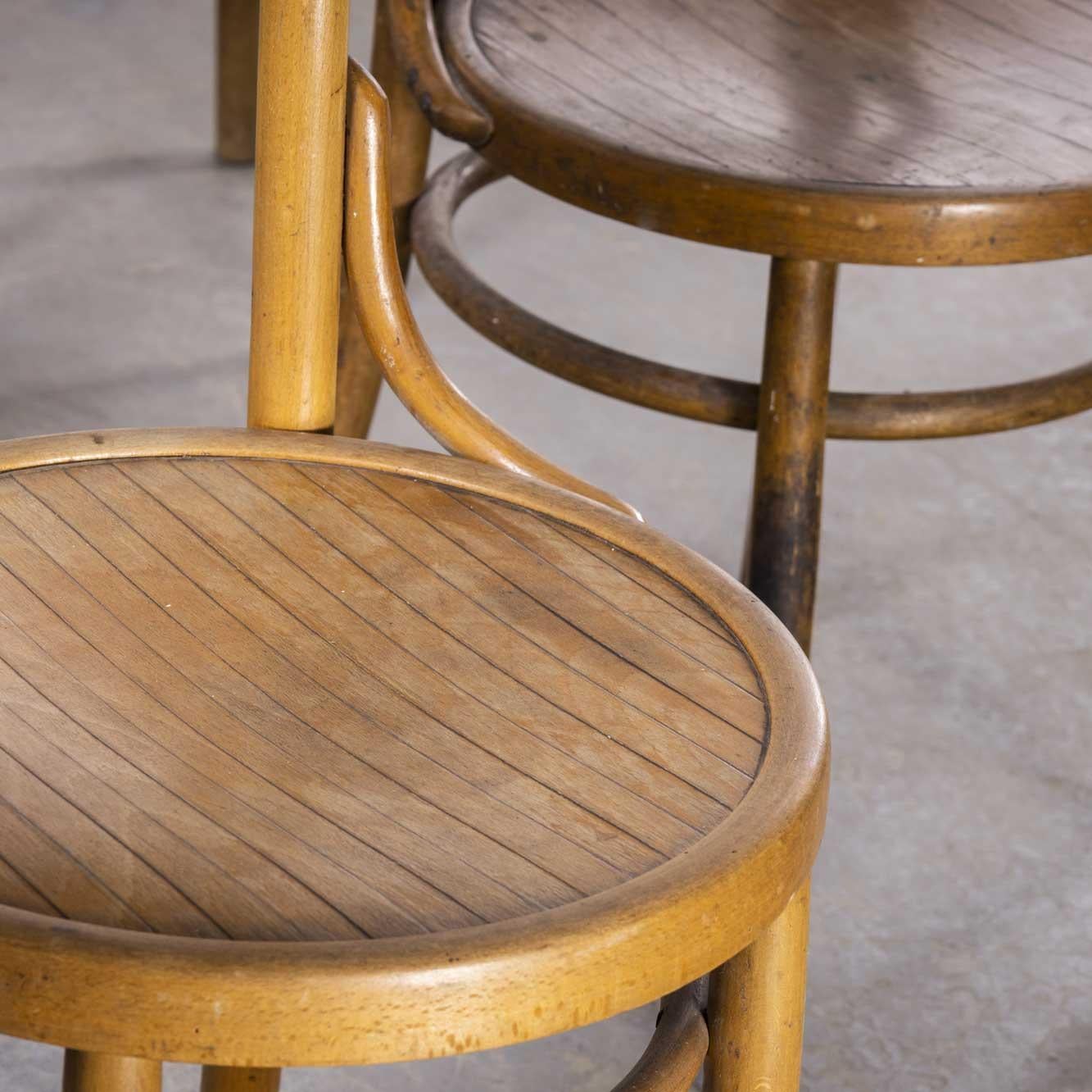 Chaises de salle à manger Debrecen en bois cintré des années 1950, ensemble de huit en vente 4