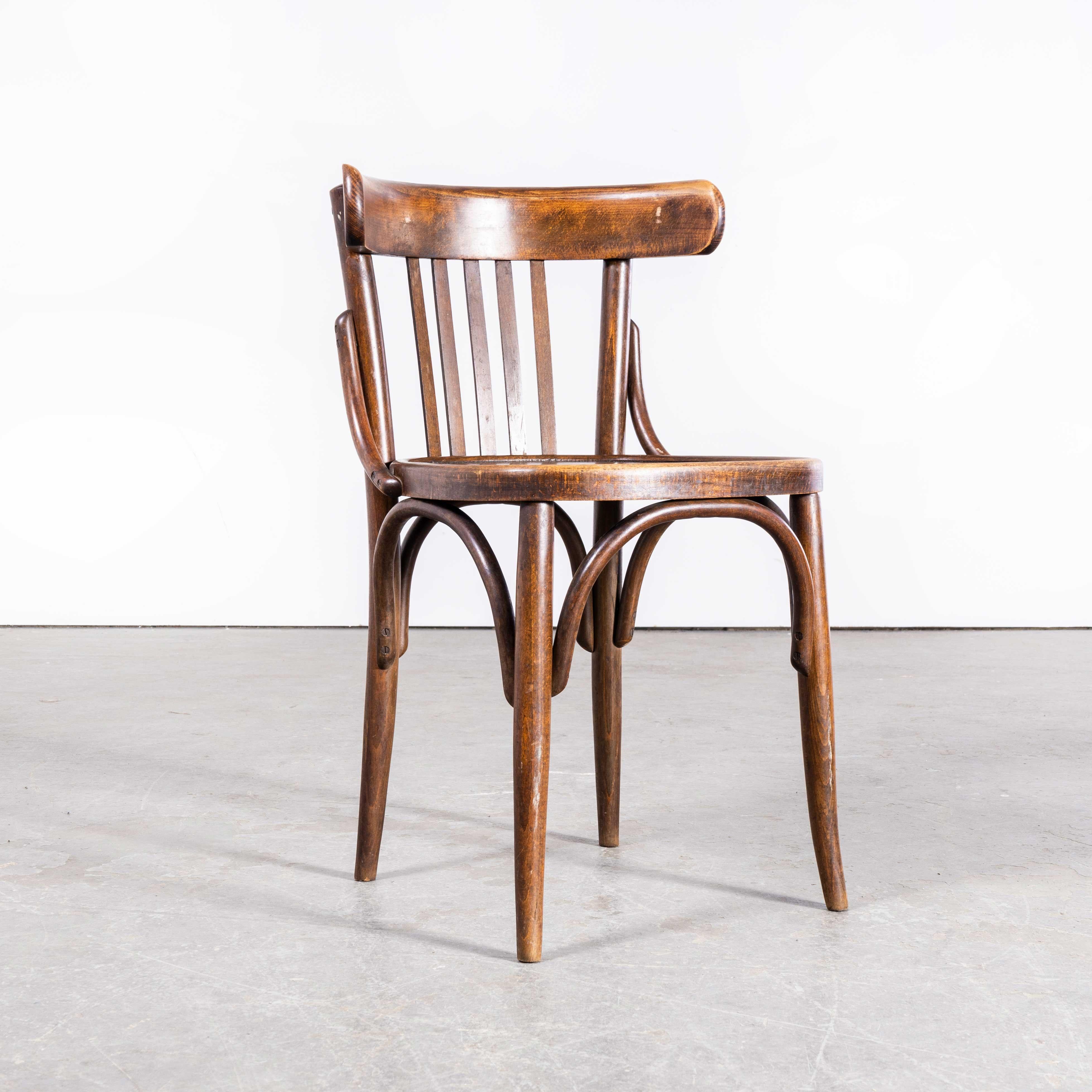 1950s Bentwood Debrecen Mid Walnut Dining Chair – Set Of Ten
1950s Bentwood Debrecen Mid Walnut Dining Chair – Set Of Ten. Classic bistro chair made in steam bent beech by the producer Debrecen. Debrecen produced chairs in various factories