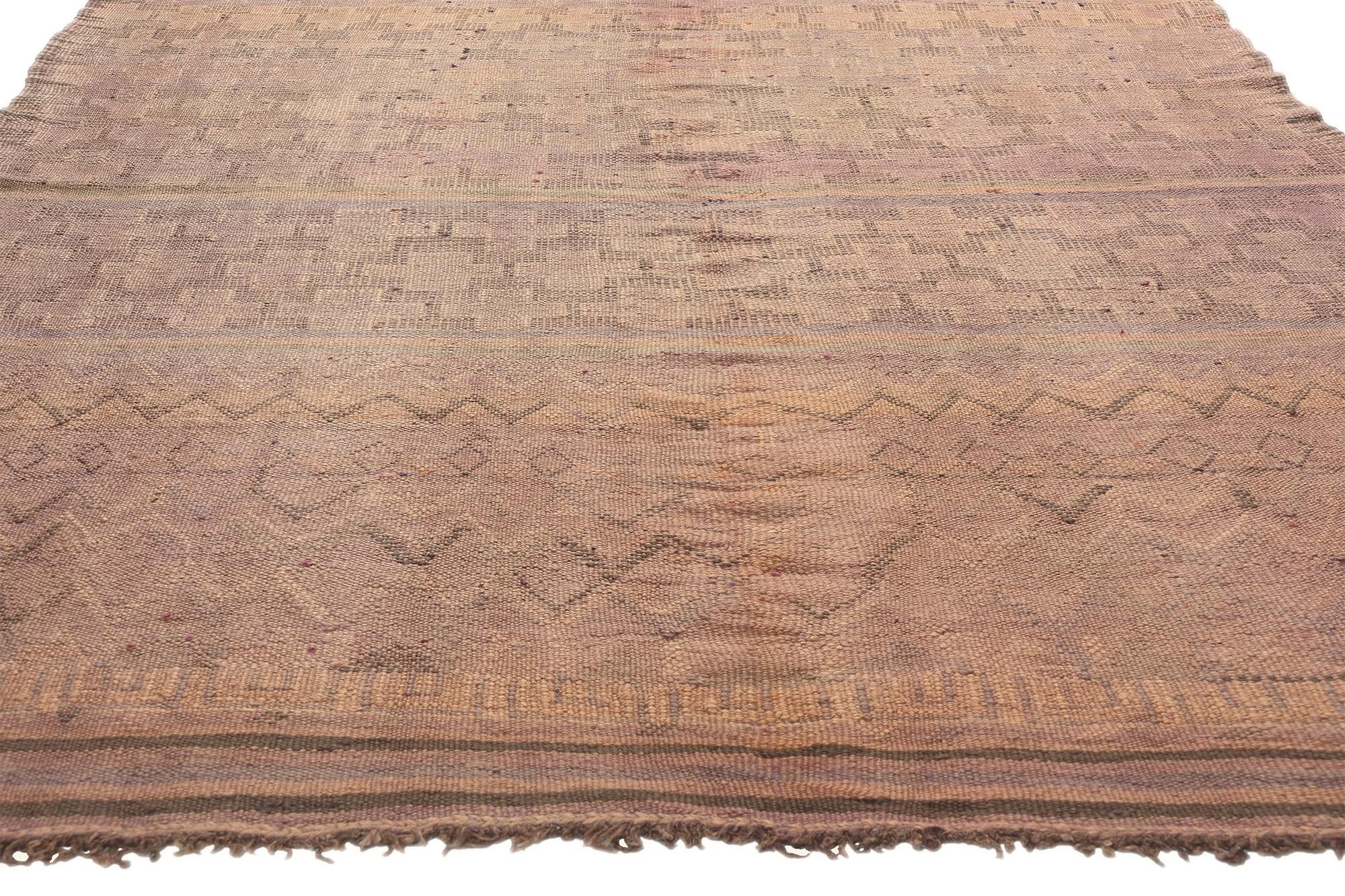 Marokkanischer Berber-Kilim-Teppich aus den 1950er Jahren im Zustand „Starke Gebrauchsspuren“ in Dallas, TX