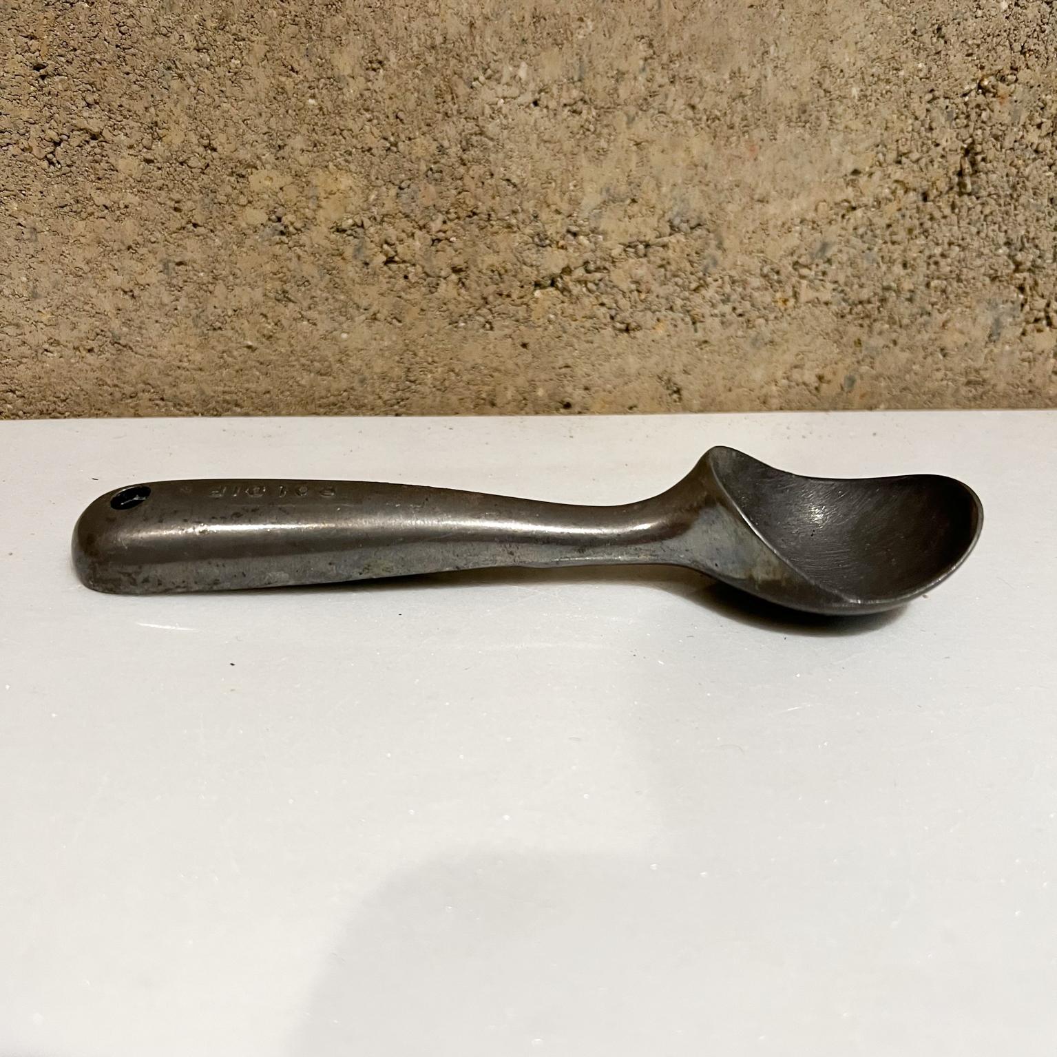 1950s Best Original Roldip Ice Cream Scoop Modern Airstream Style USA For Sale 1