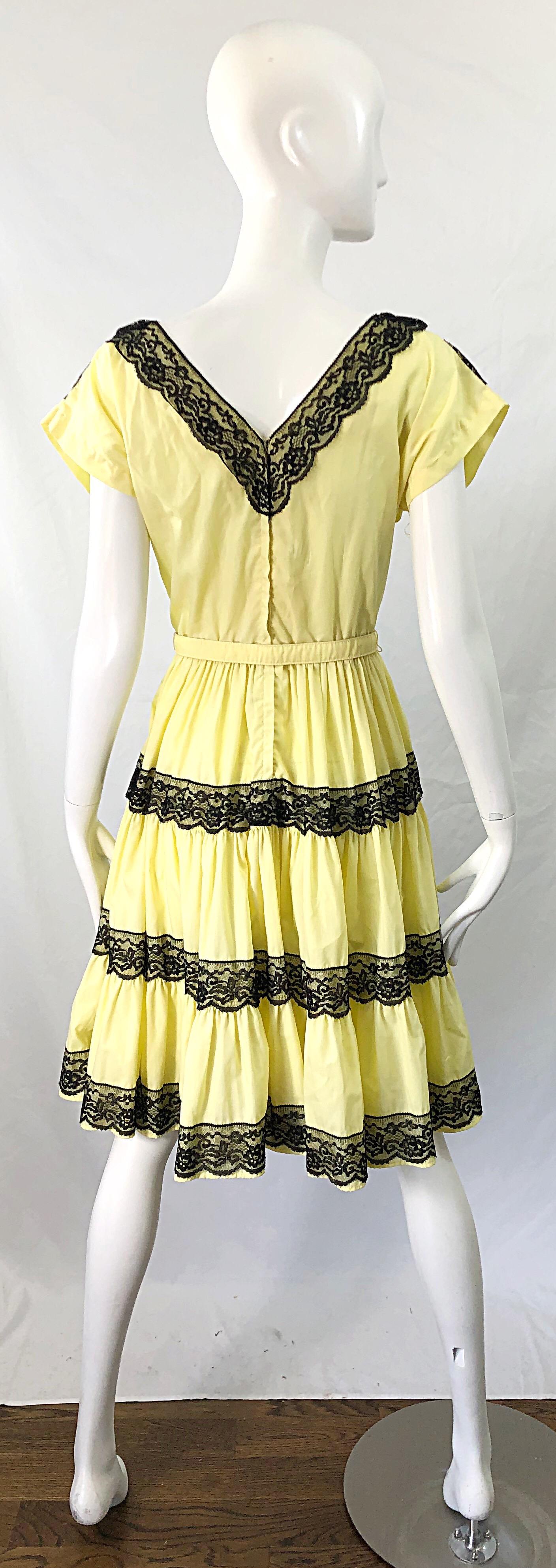 1950s Bettina of Miami Yellow + Black Cotton Lace Fit n' Flare Vintage 50s Dress For Sale 2
