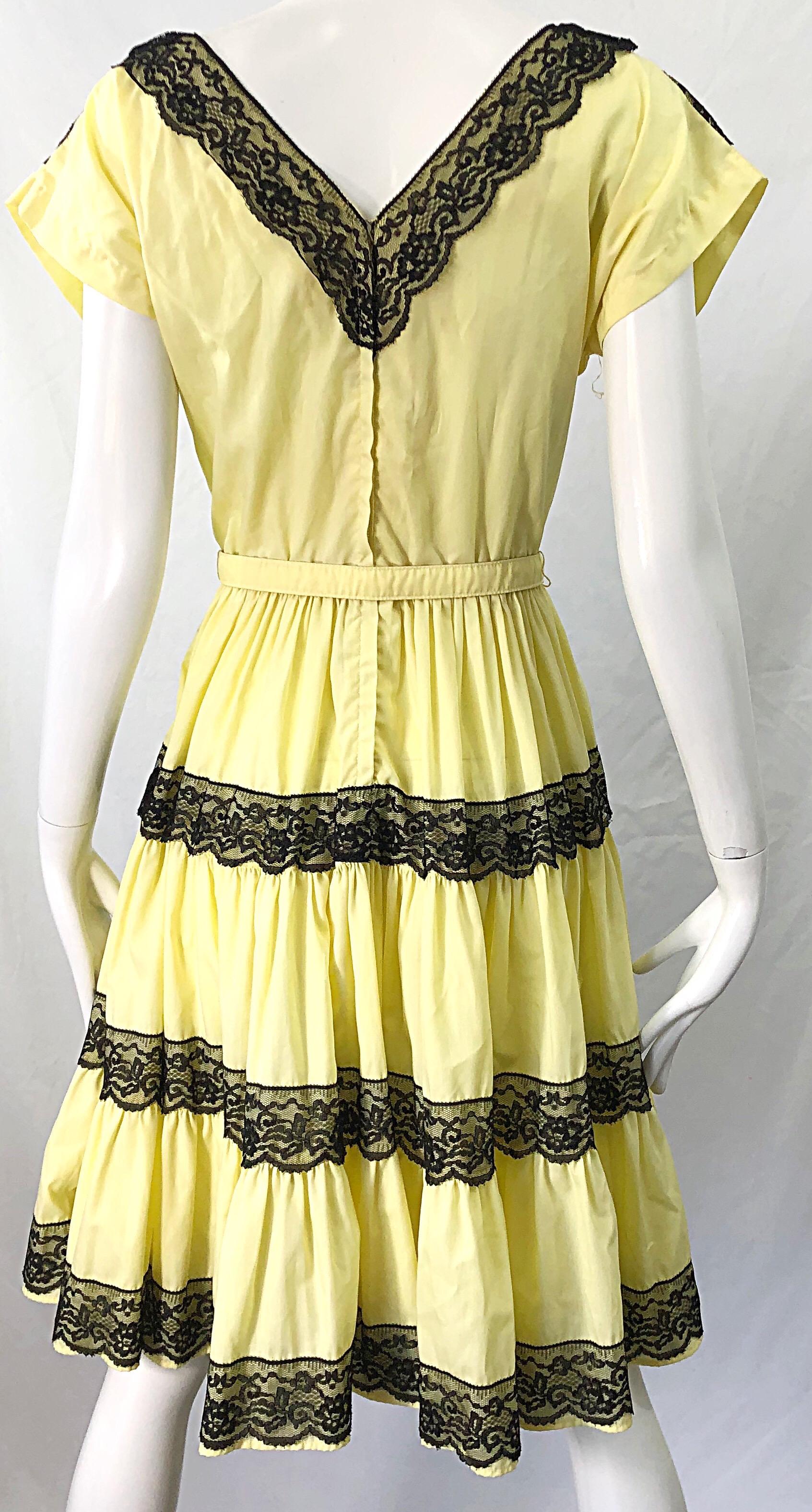1950s Bettina of Miami Yellow + Black Cotton Lace Fit n' Flare Vintage 50s Dress For Sale 2