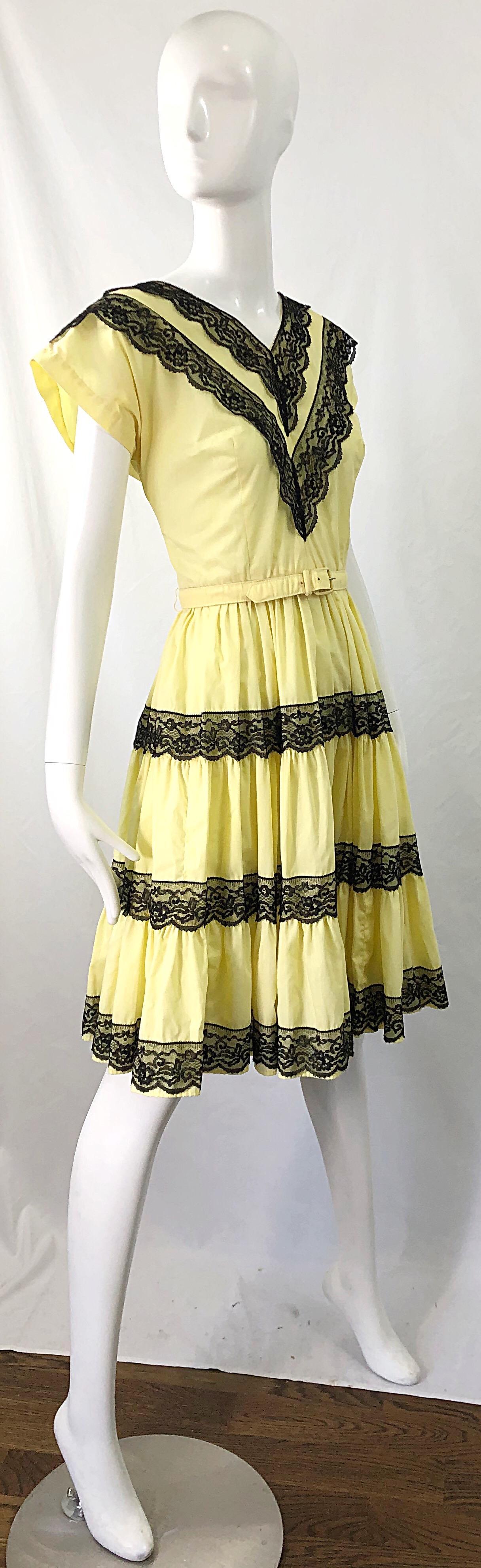 1950s Bettina of Miami Yellow + Black Cotton Lace Fit n' Flare Vintage 50s Dress For Sale 4