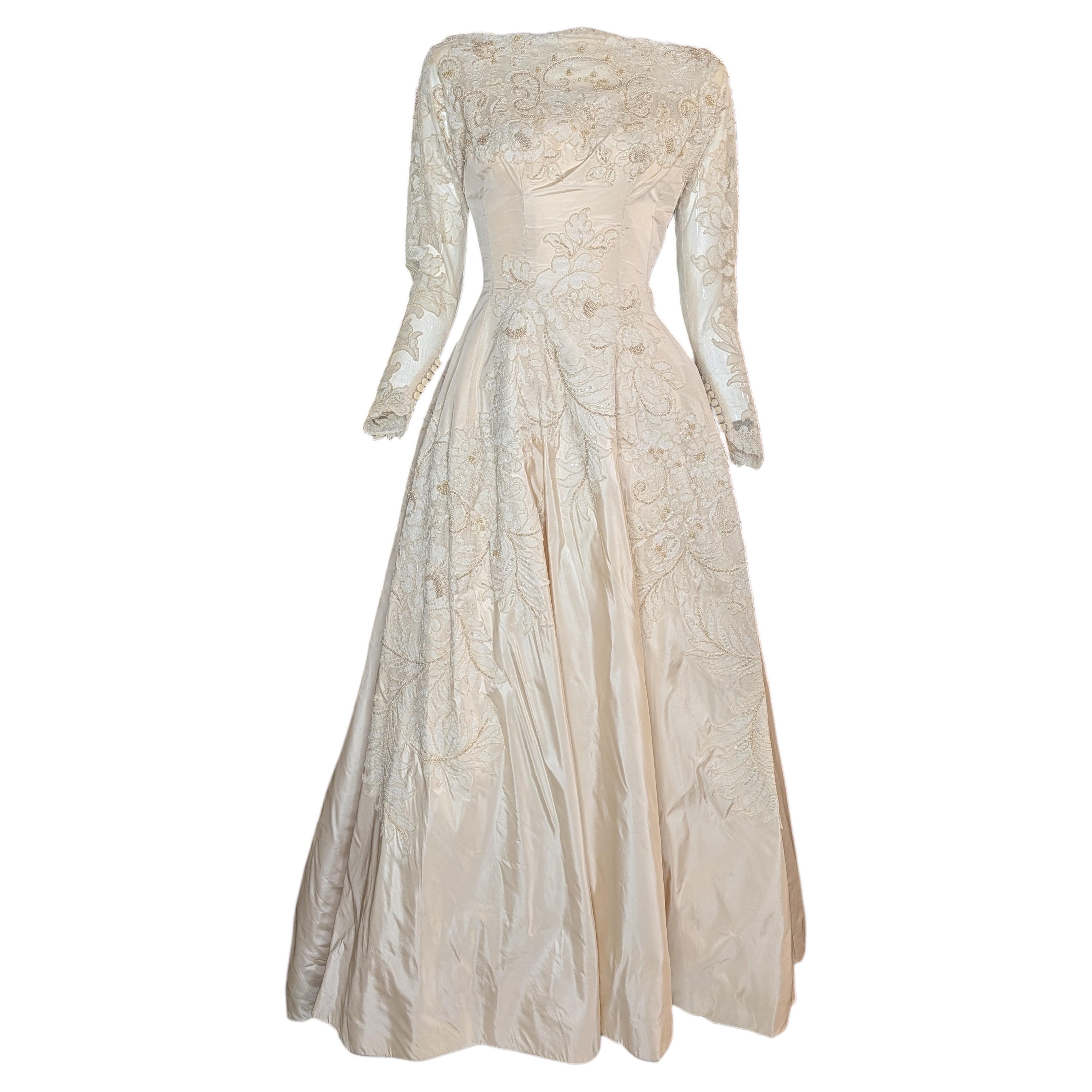 1950er Bianchi of New York and Boston Bianco Seiden-Spitzen-Hochzeitskleid im Angebot