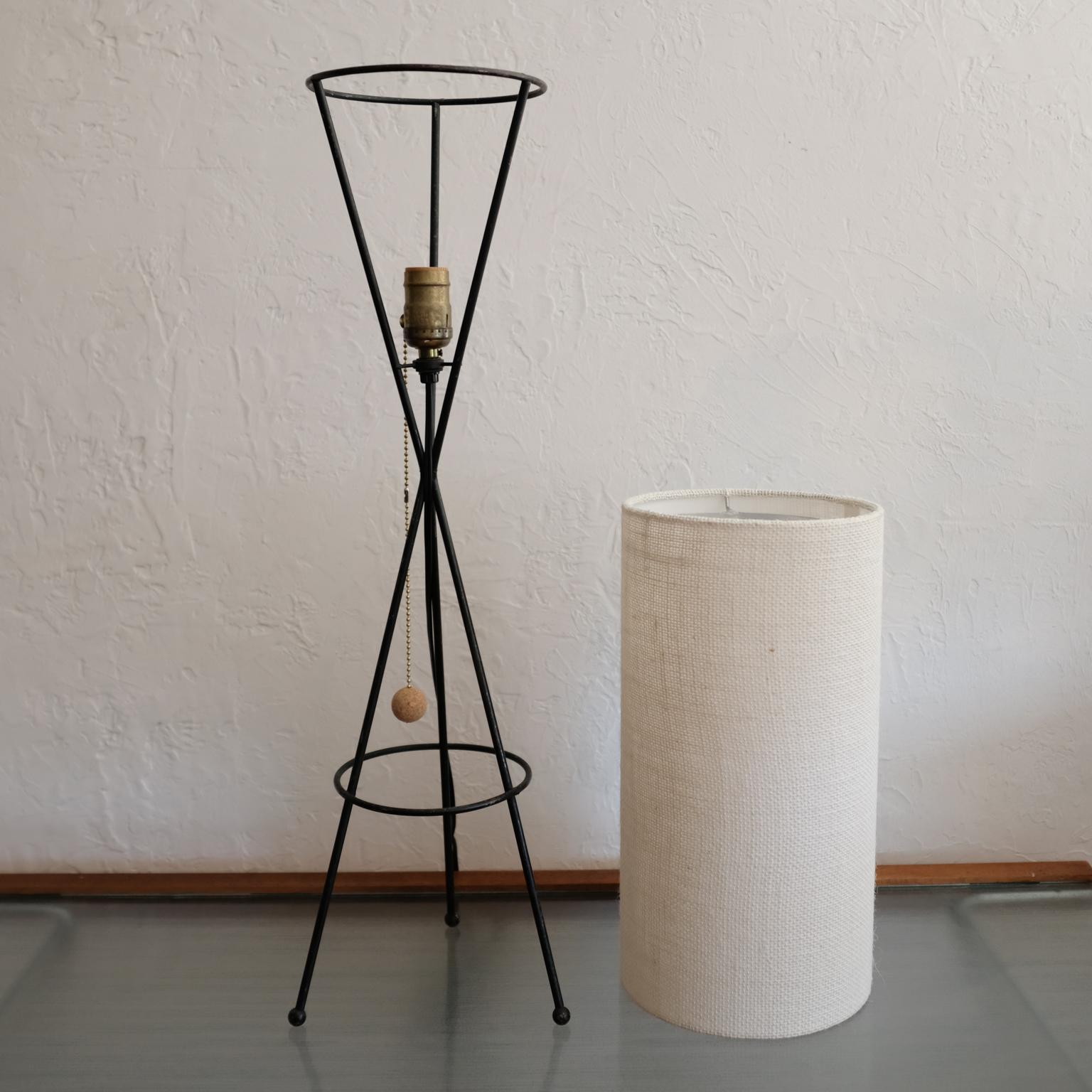 1950s Bill Lam Iron Tripod Table Lamp for Lam Workshop In Good Condition In San Diego, CA