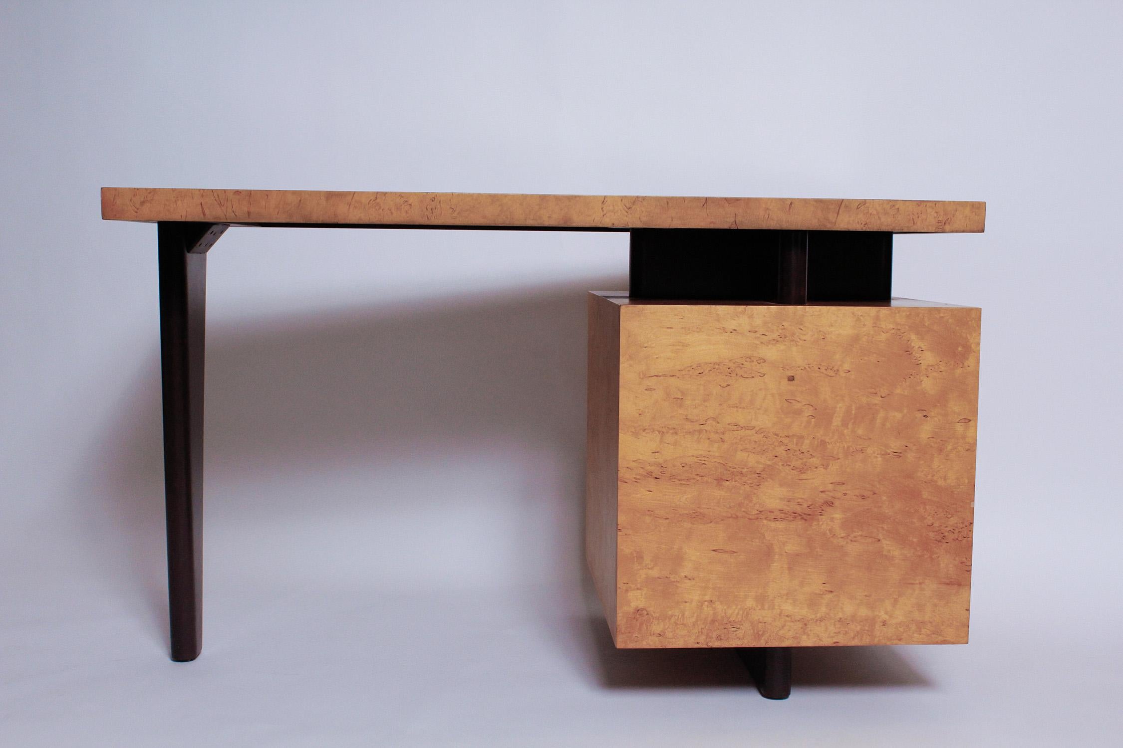 1950s Birdseye Maple Desk by Andrew Szoeke In Good Condition In North Miami, FL