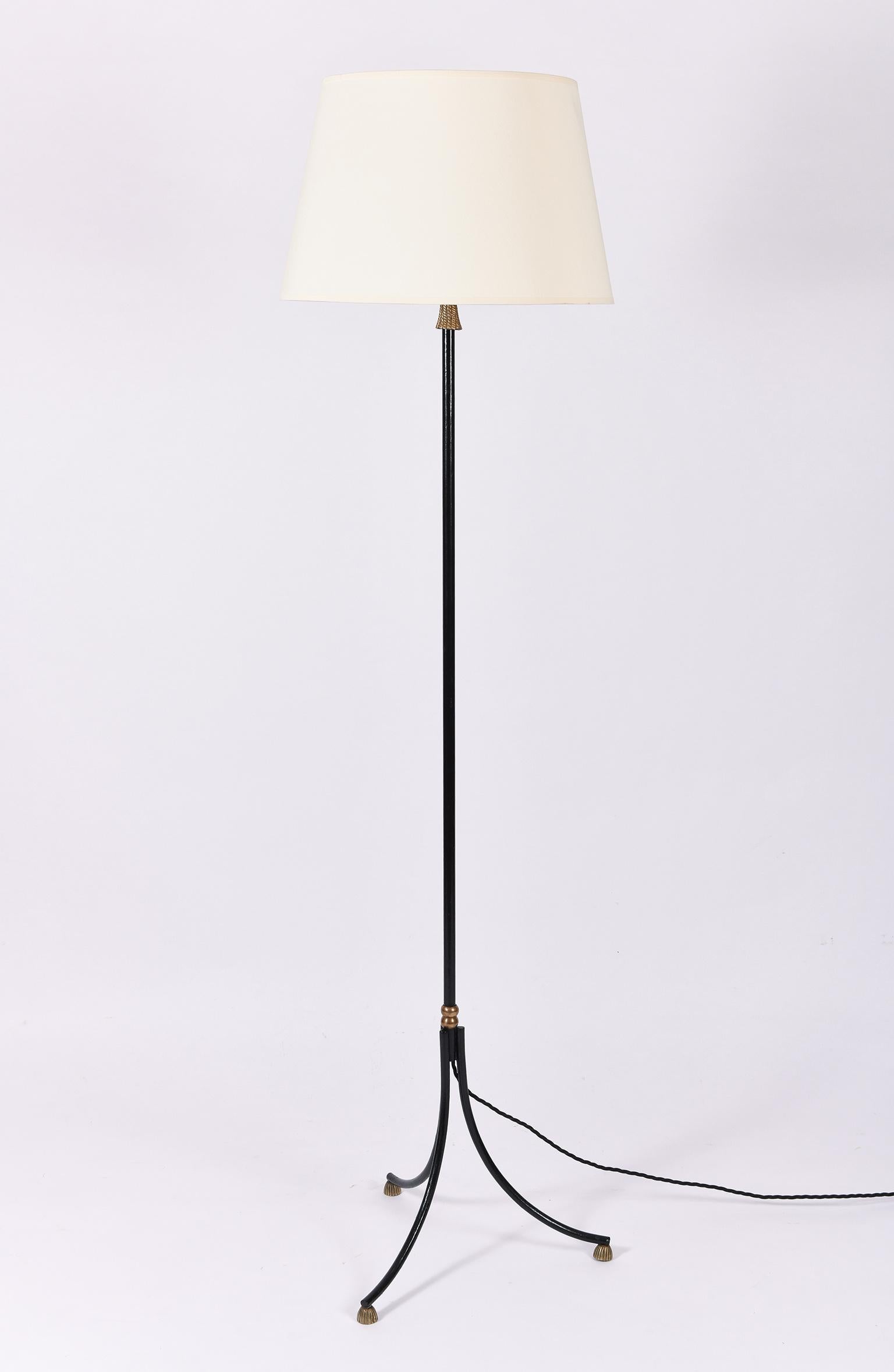 A black enameled iron and brass floor lamp
France, circa 1955.
 