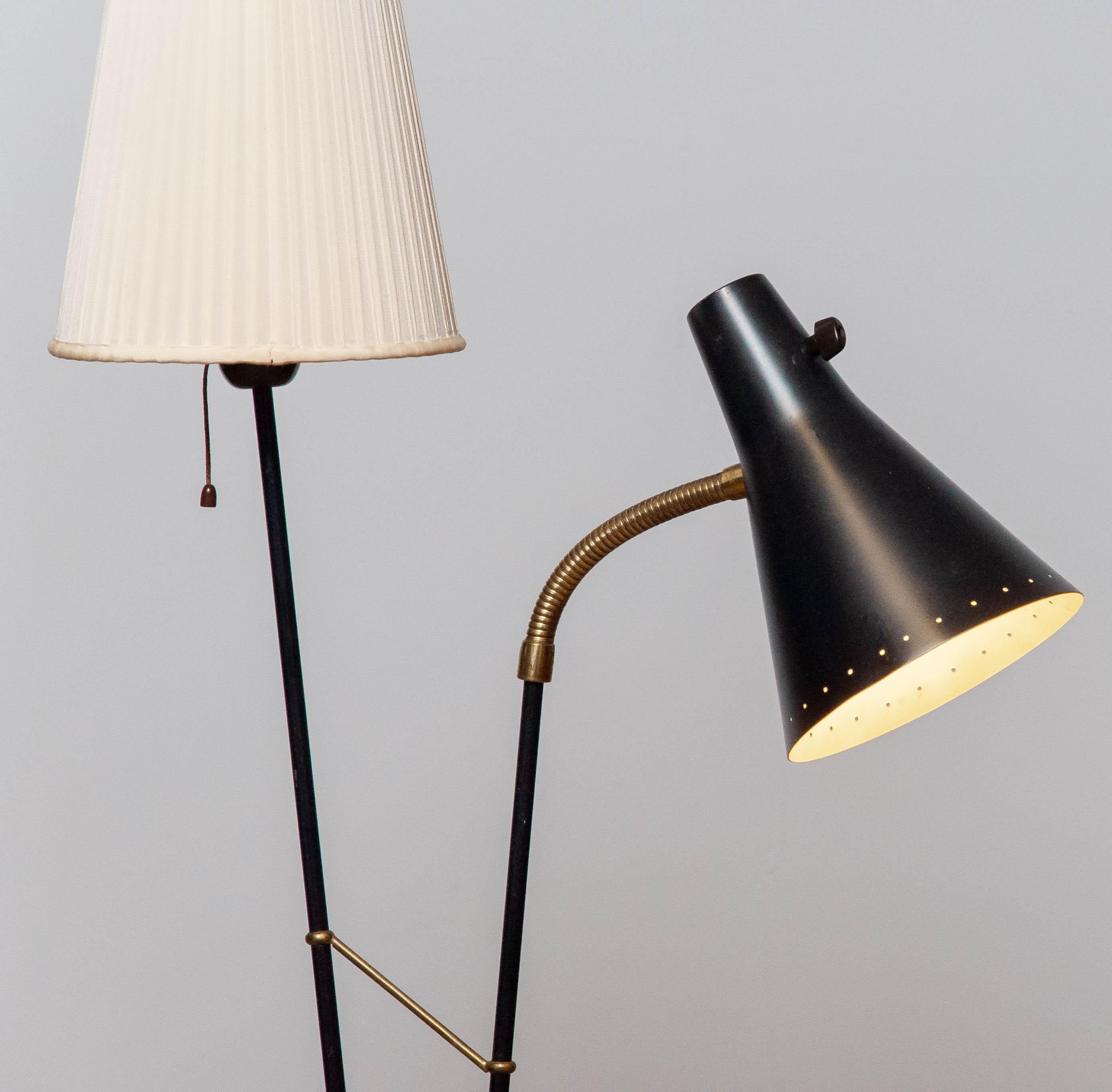 1950's, Black and Brass Floor / Reading Lamp by Hans Bergström for Ataljé Lyktan In Good Condition For Sale In Silvolde, Gelderland