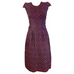 Abito anni '50 nero e rosso in broccato di seta con stampa floreale off shoulder