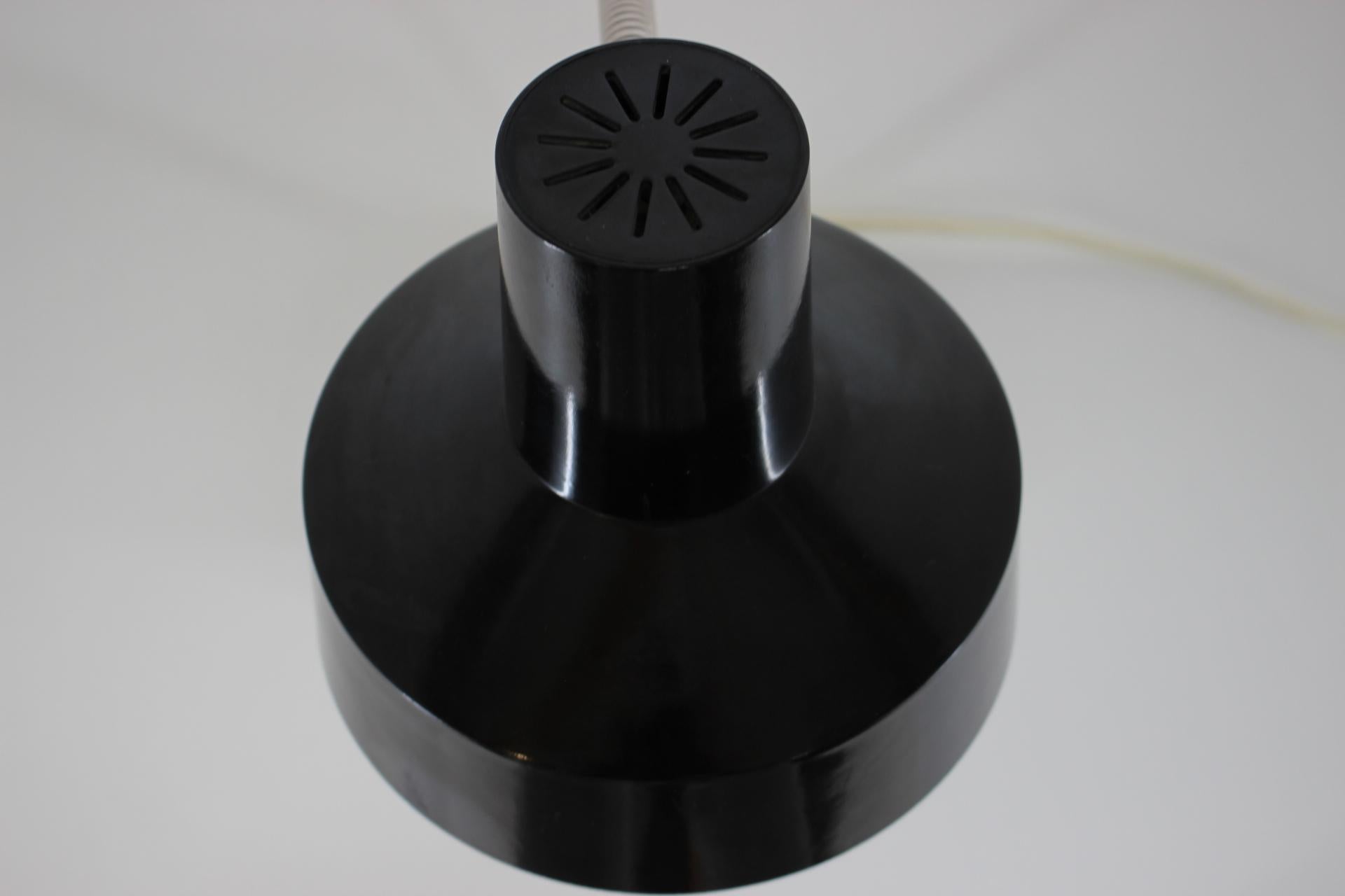 1950s Black Bakelite Table Lamp by Elektrosvit, Czechoslovakia For Sale 2